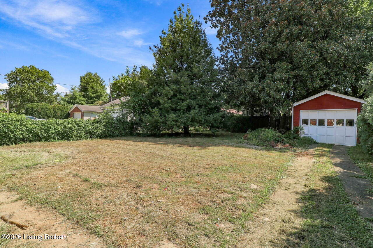 2156 Gladstone Ave Property Photo 33
