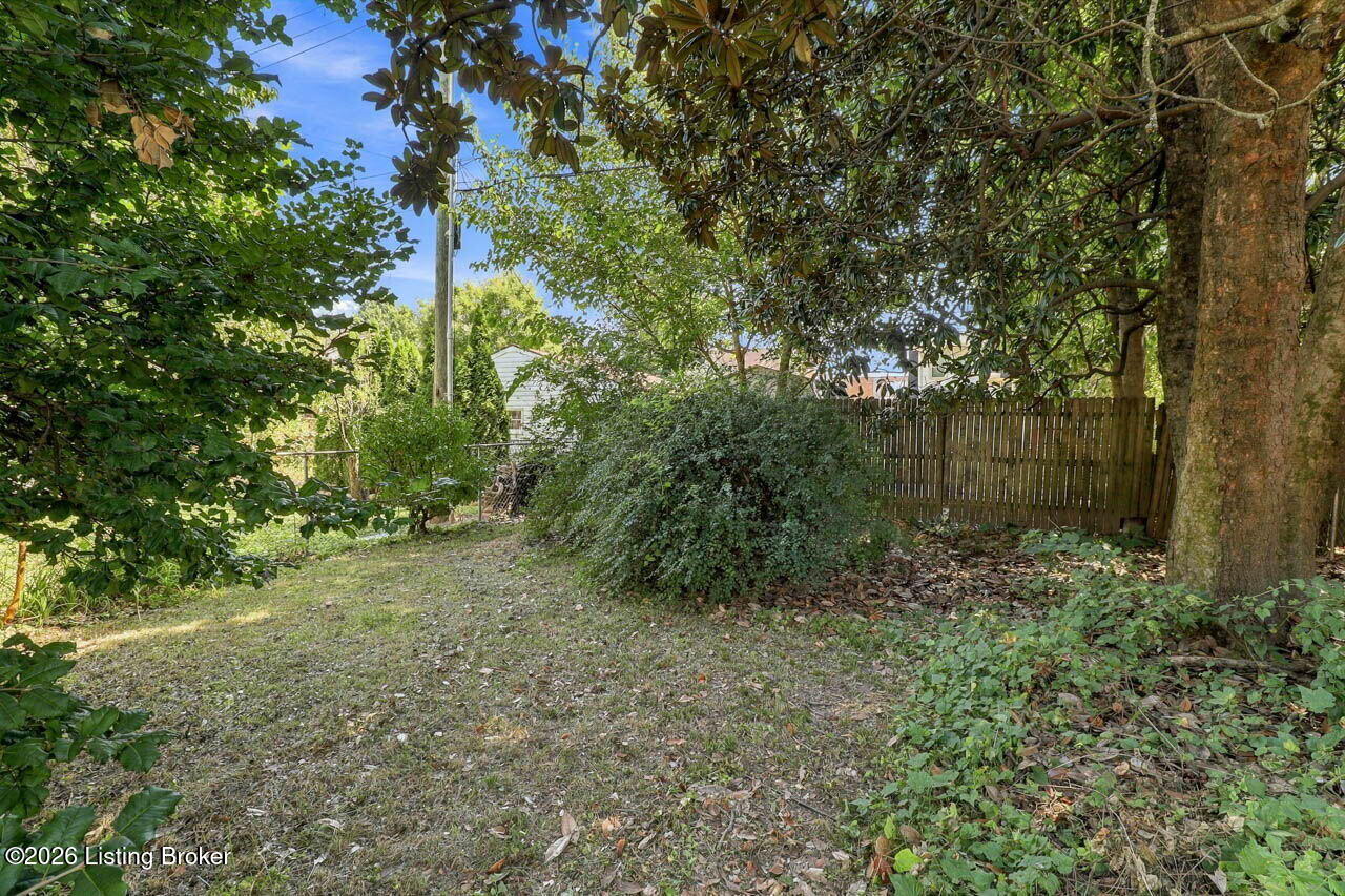 2156 Gladstone Ave Property Photo 35