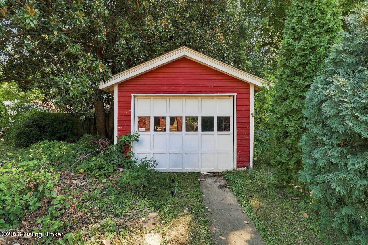 2156 Gladstone Ave Property Photo 37