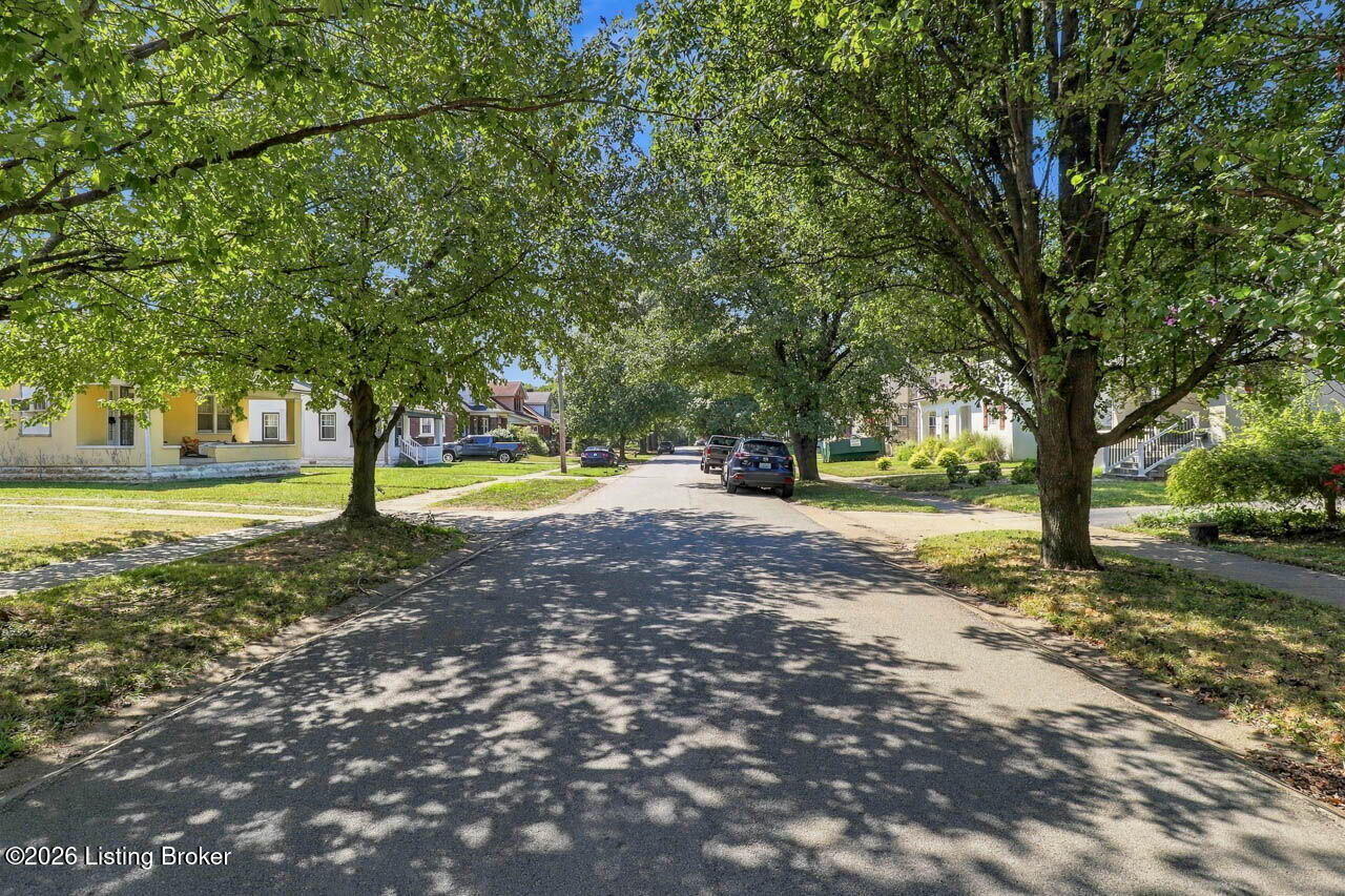 2156 Gladstone Ave Property Photo 42