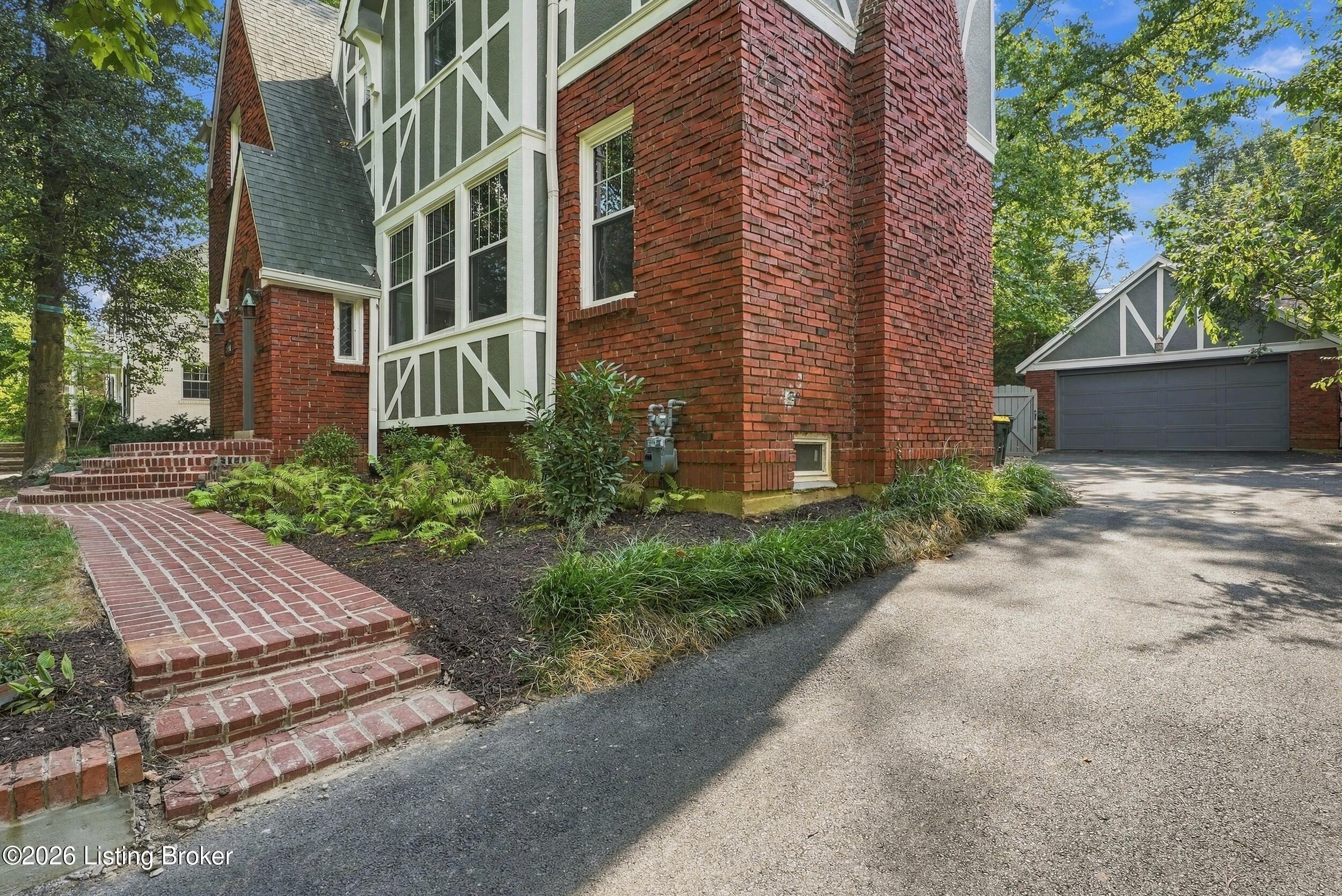2420 Valletta Rd Property Photo 4