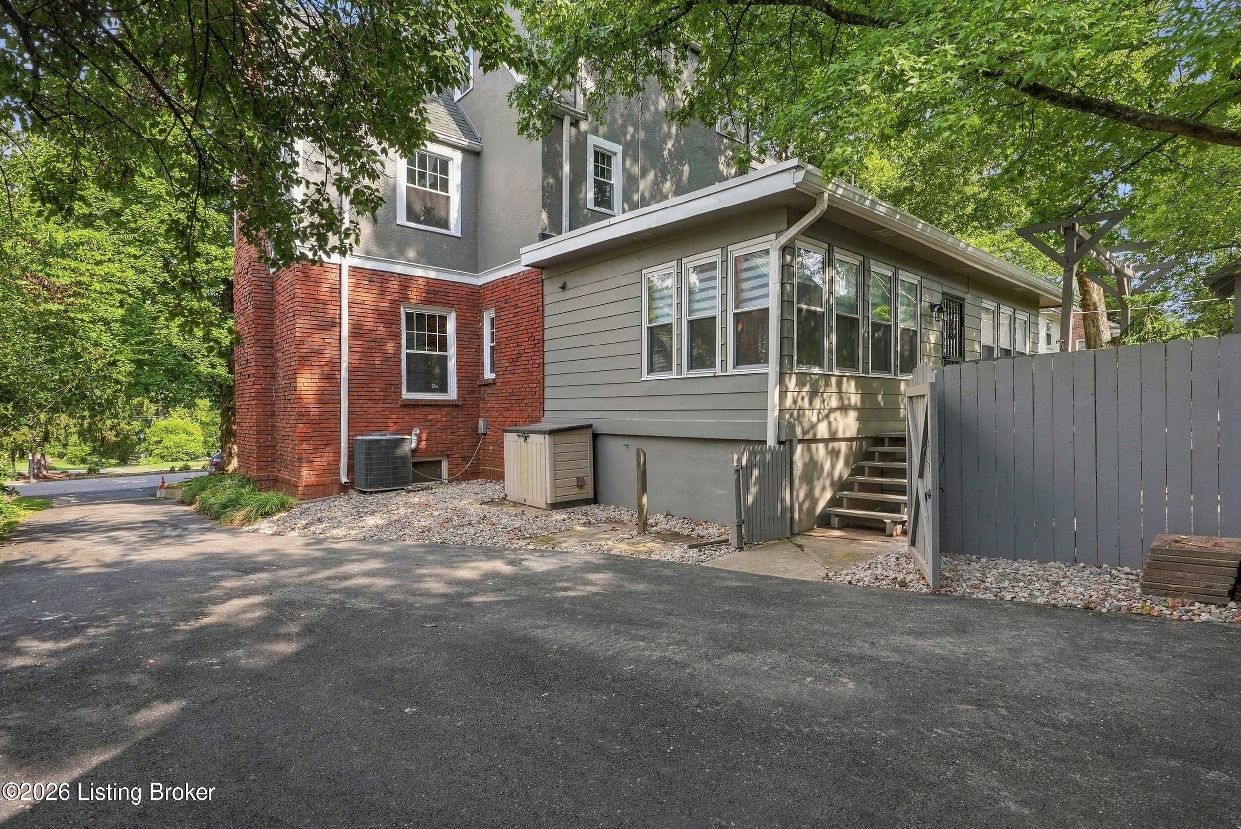 2420 Valletta Rd Property Photo 5