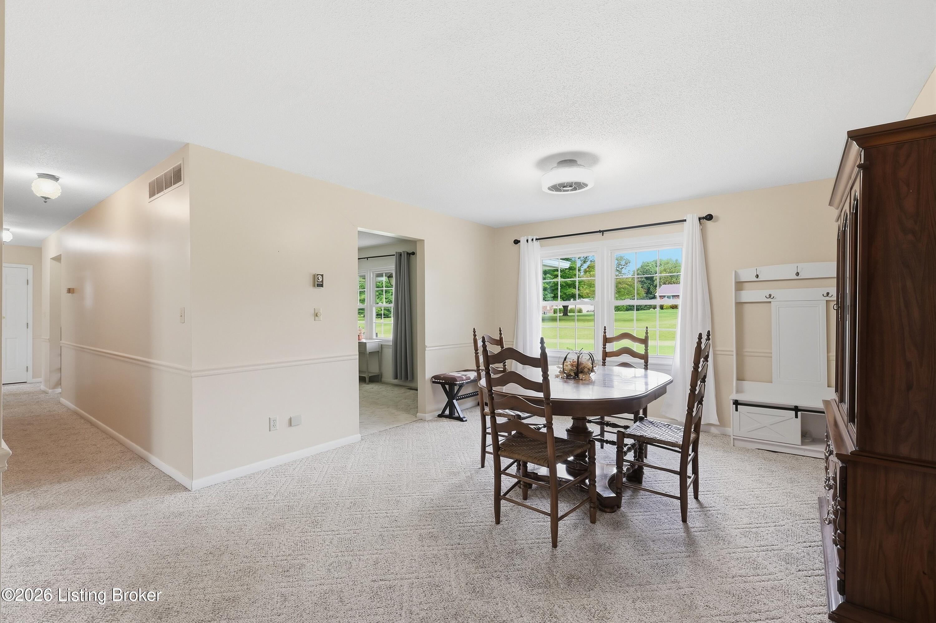 538 Wooden Ln Property Photo 4