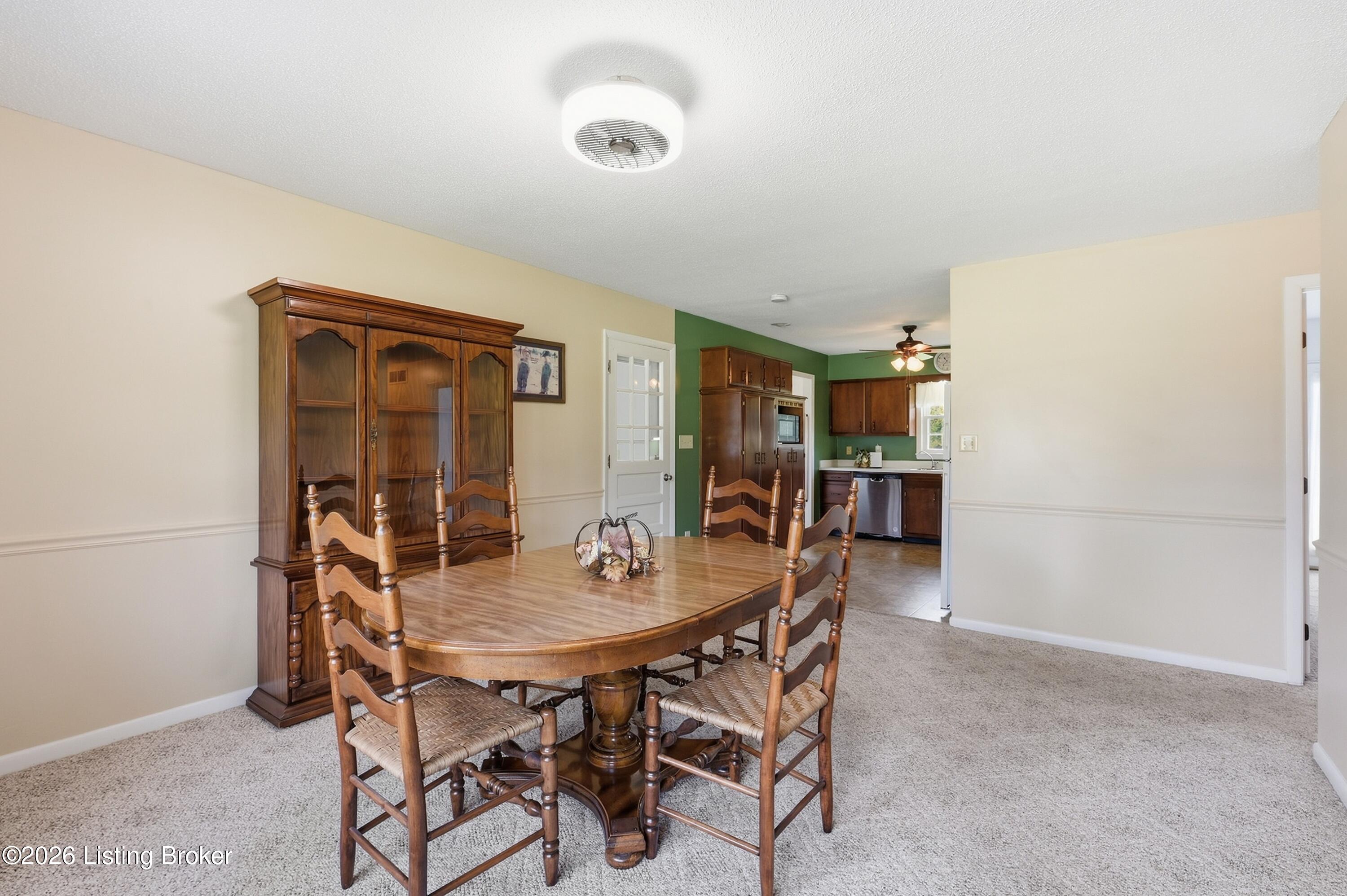 538 Wooden Ln Property Photo 5