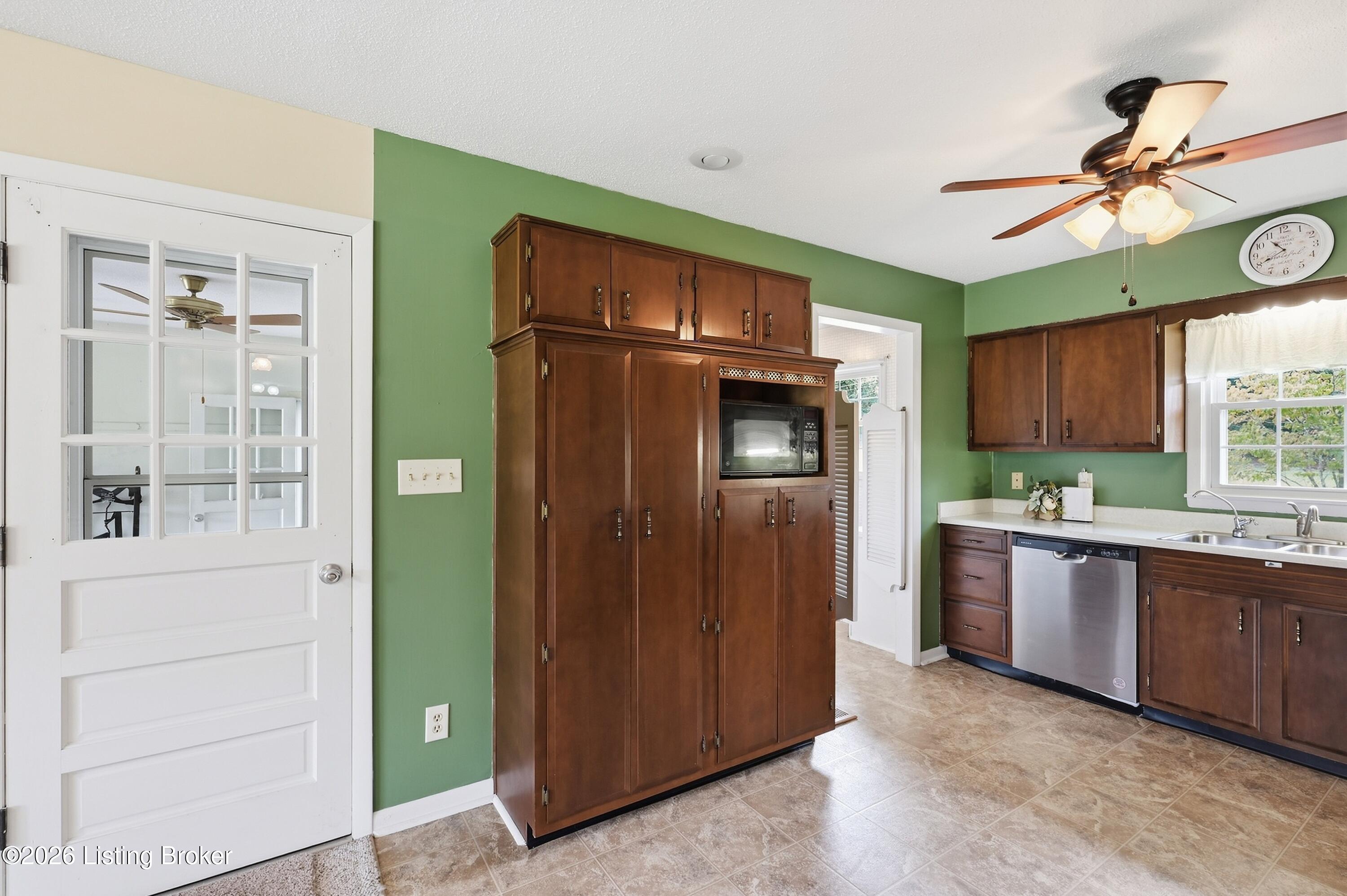 538 Wooden Ln Property Photo 7