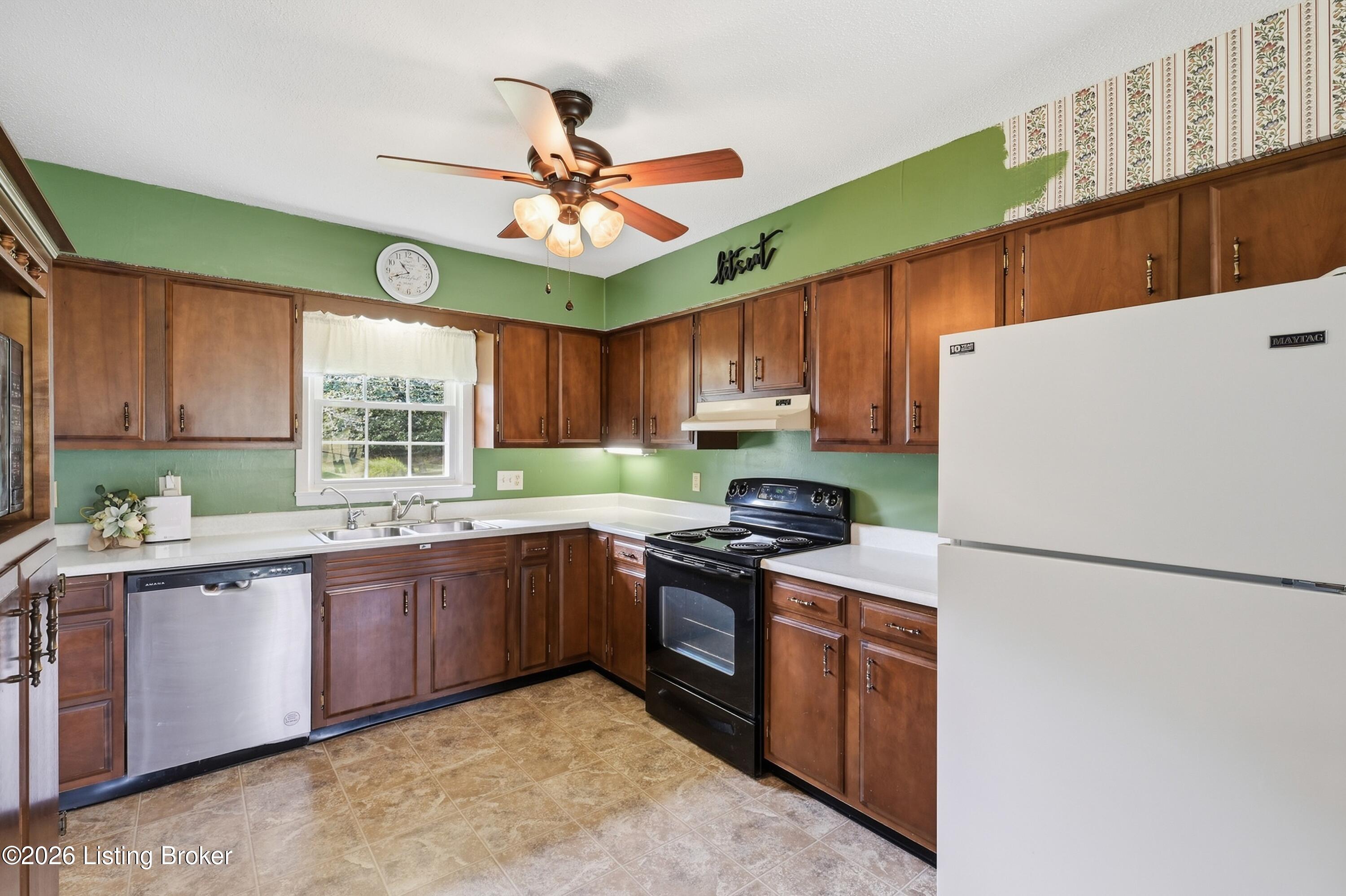 538 Wooden Ln Property Photo 8