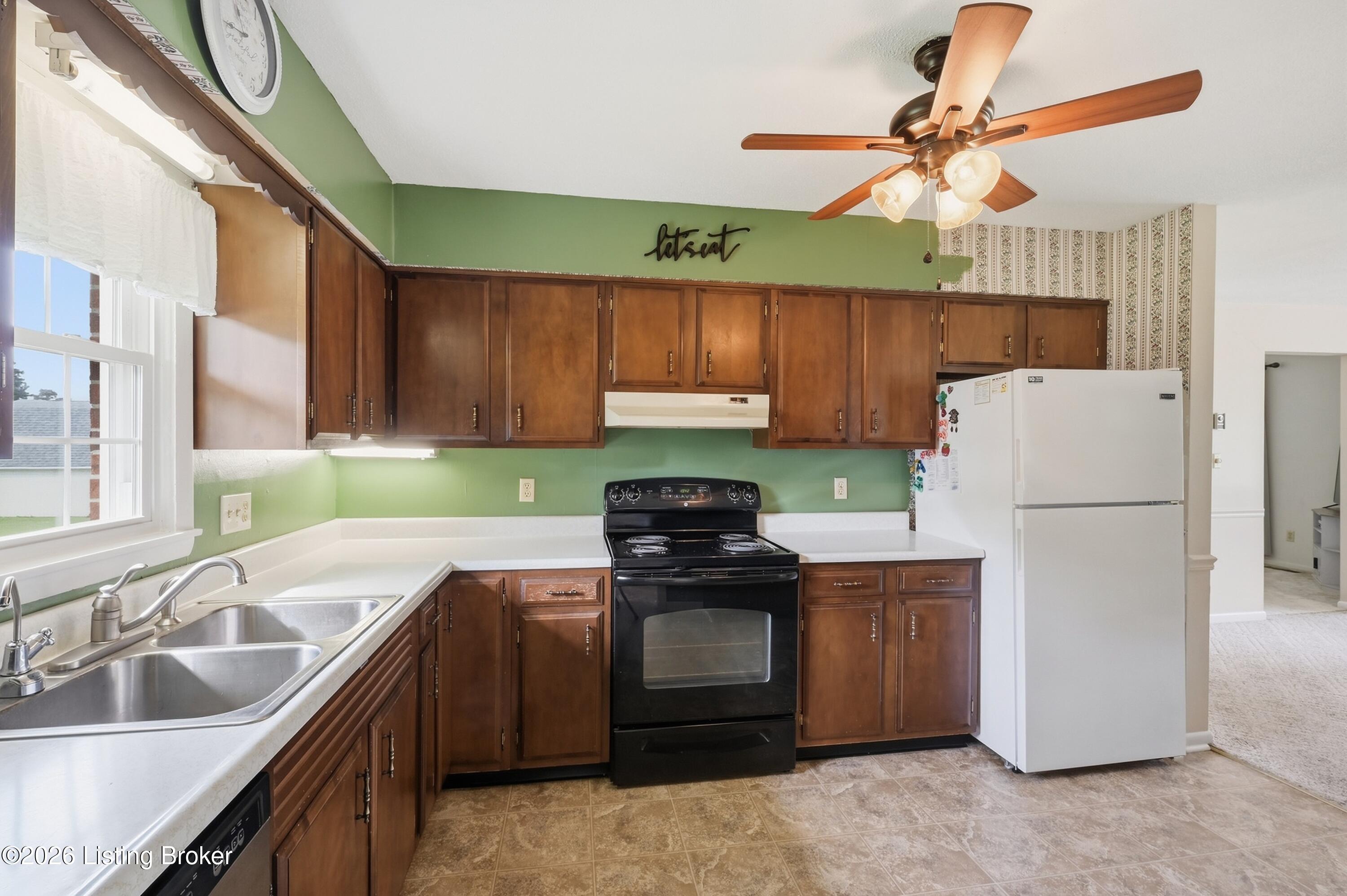 538 Wooden Ln Property Photo 9