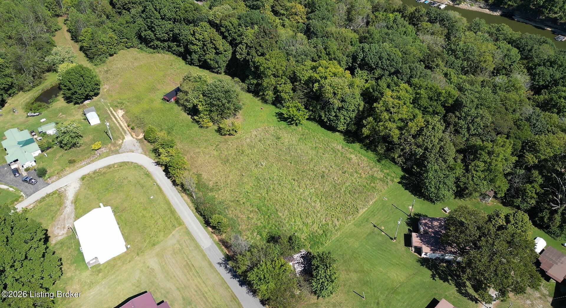 1905 Hickory Grove Rd Property Photo 2