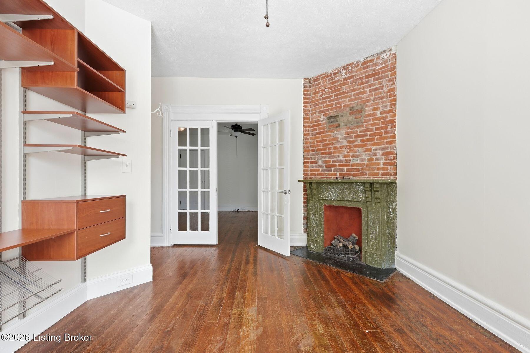 1521 Morton Ave Property Photo 6