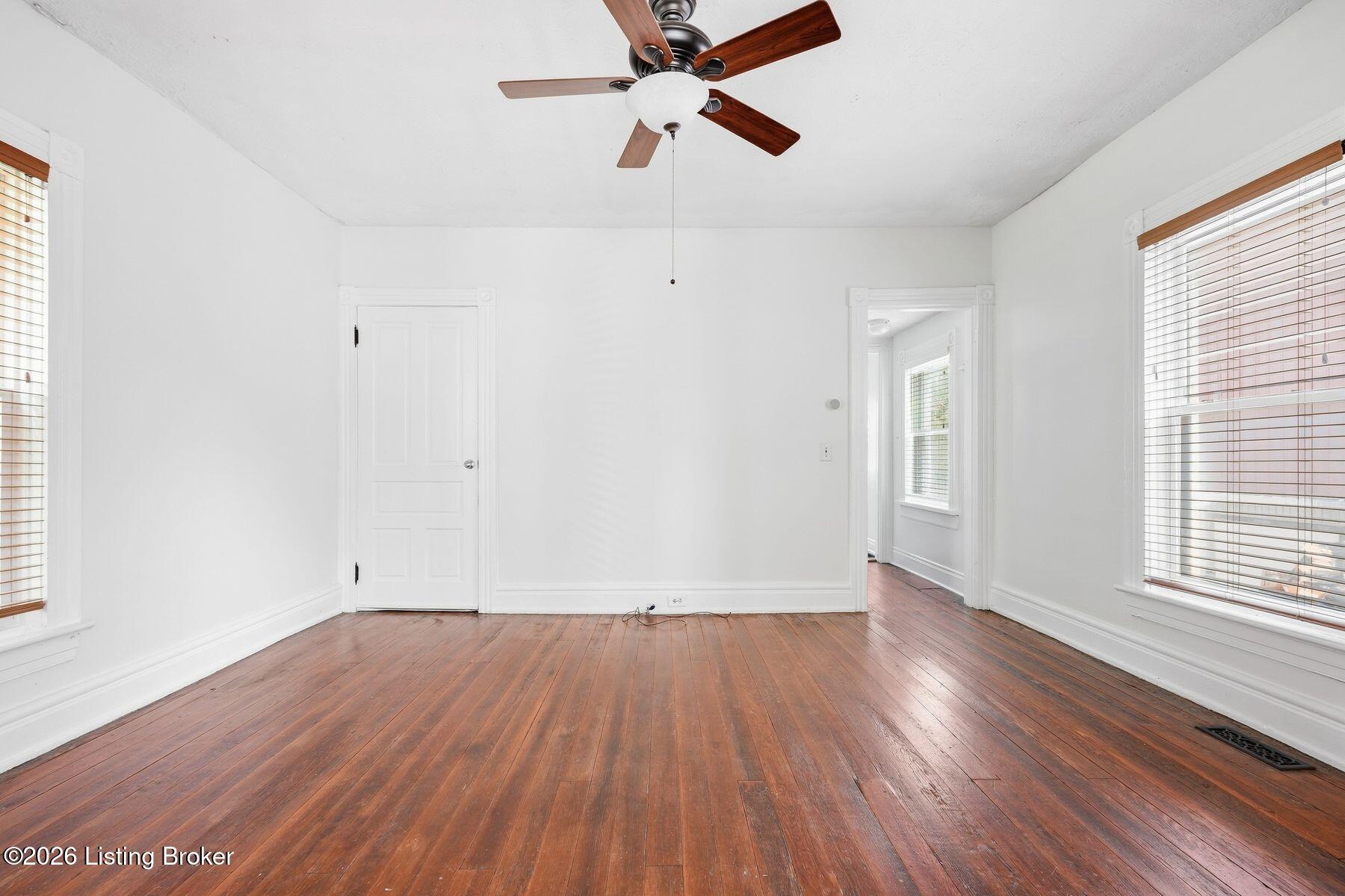 1521 Morton Ave Property Photo 7
