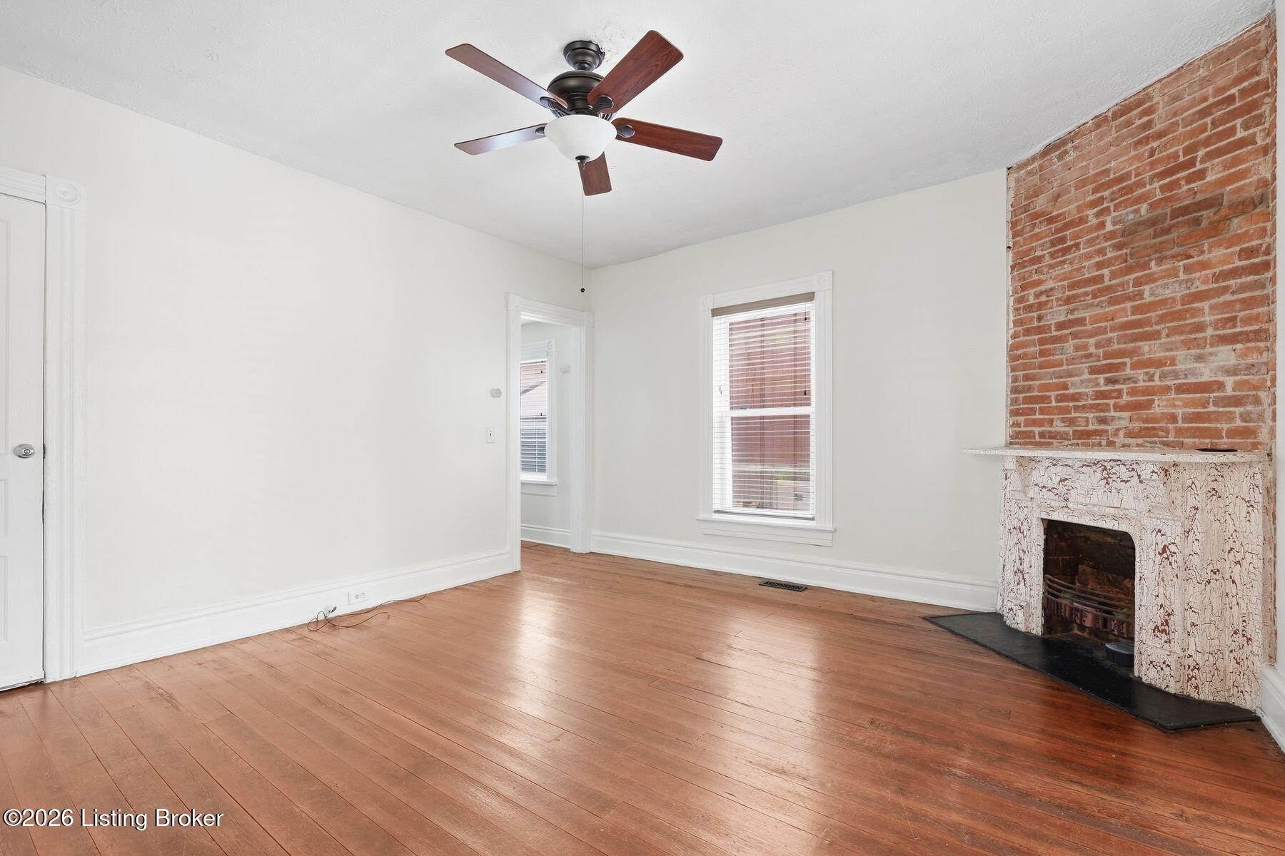 1521 Morton Ave Property Photo 8