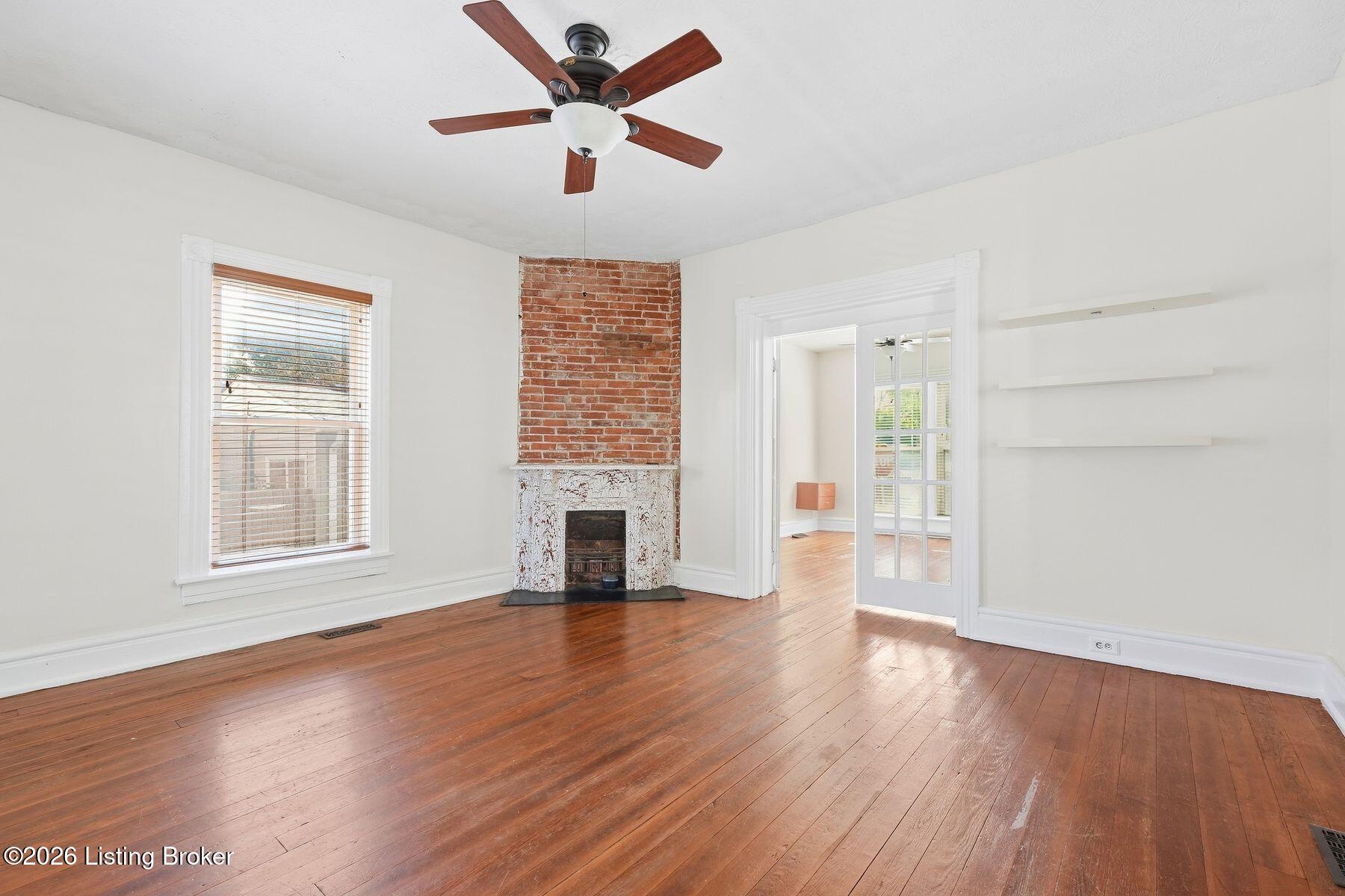 1521 Morton Ave Property Photo 9