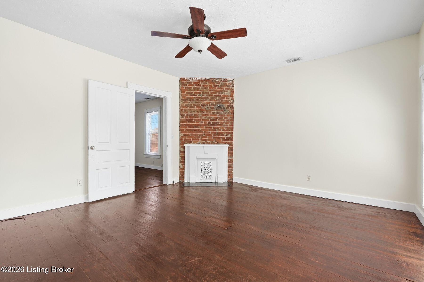 1521 Morton Ave Property Photo 21