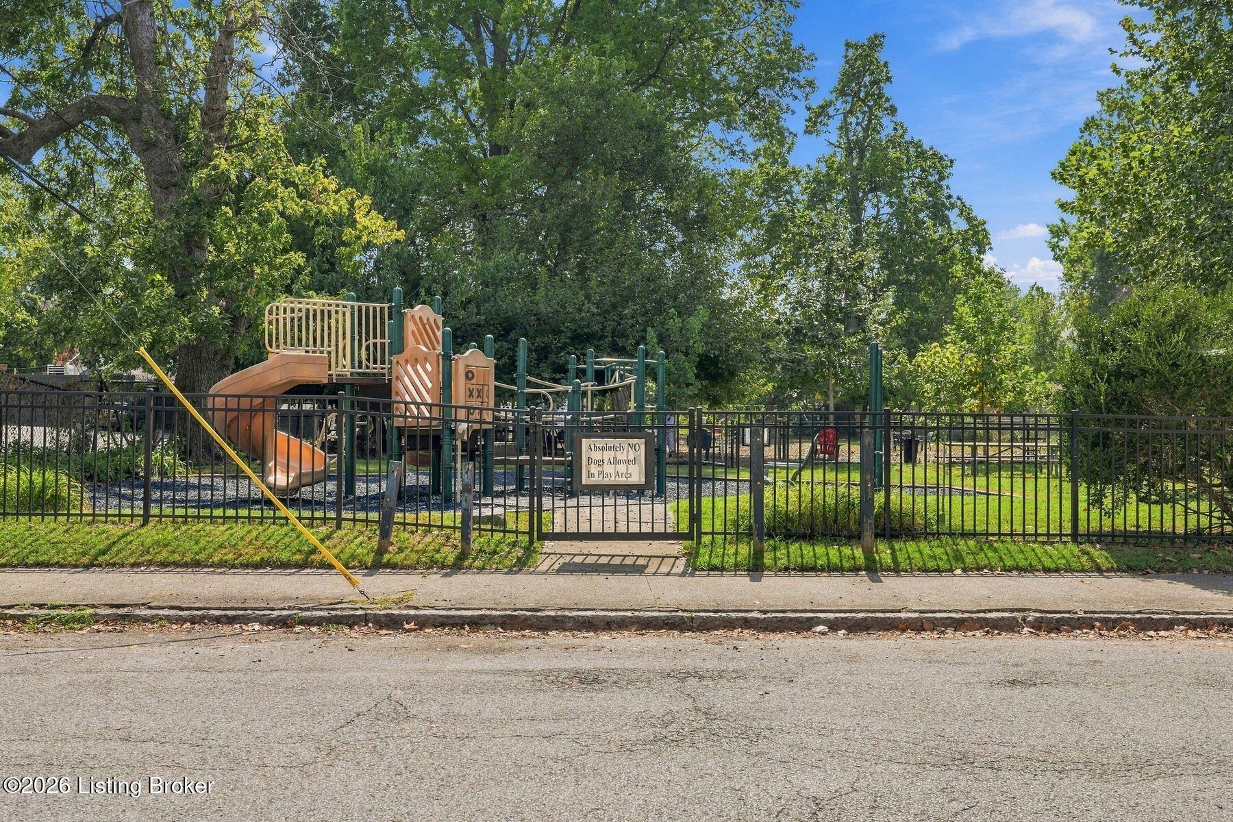 1521 Morton Ave Property Photo 31