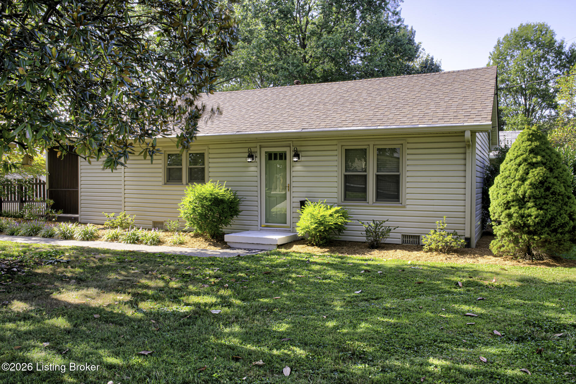 600 Washburn Ave Property Photo 1