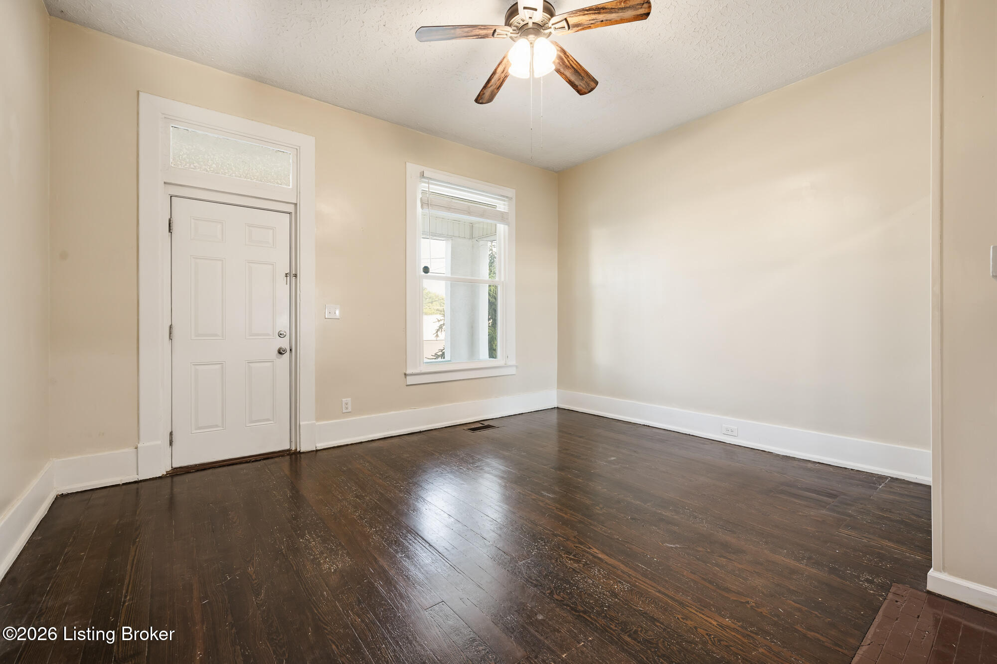 813 Swan St Property Photo 6