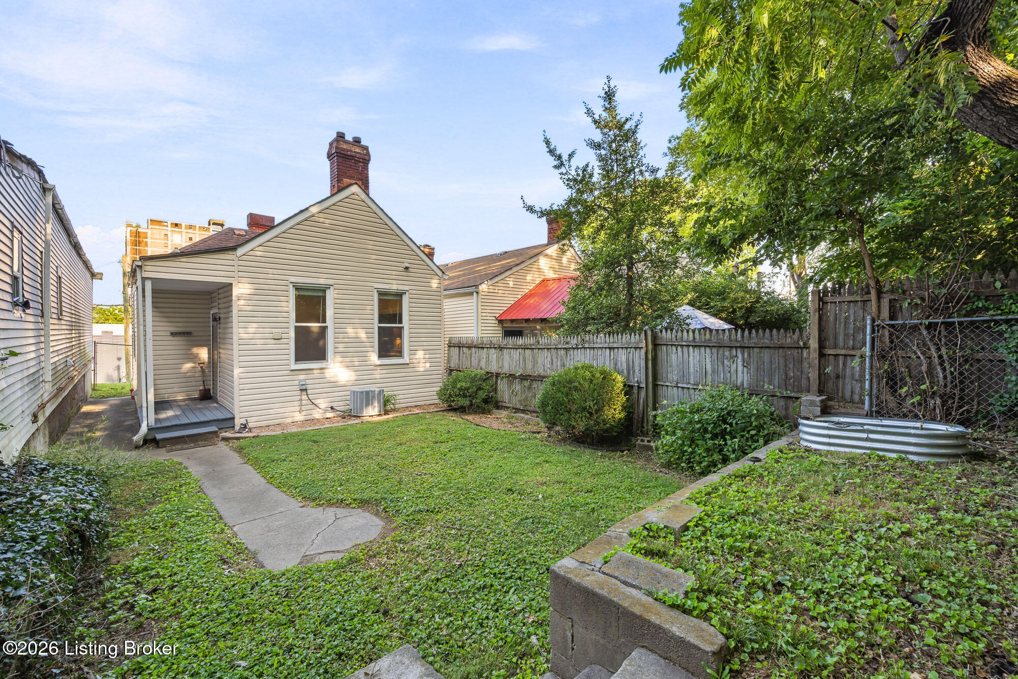 813 Swan St Property Photo 24