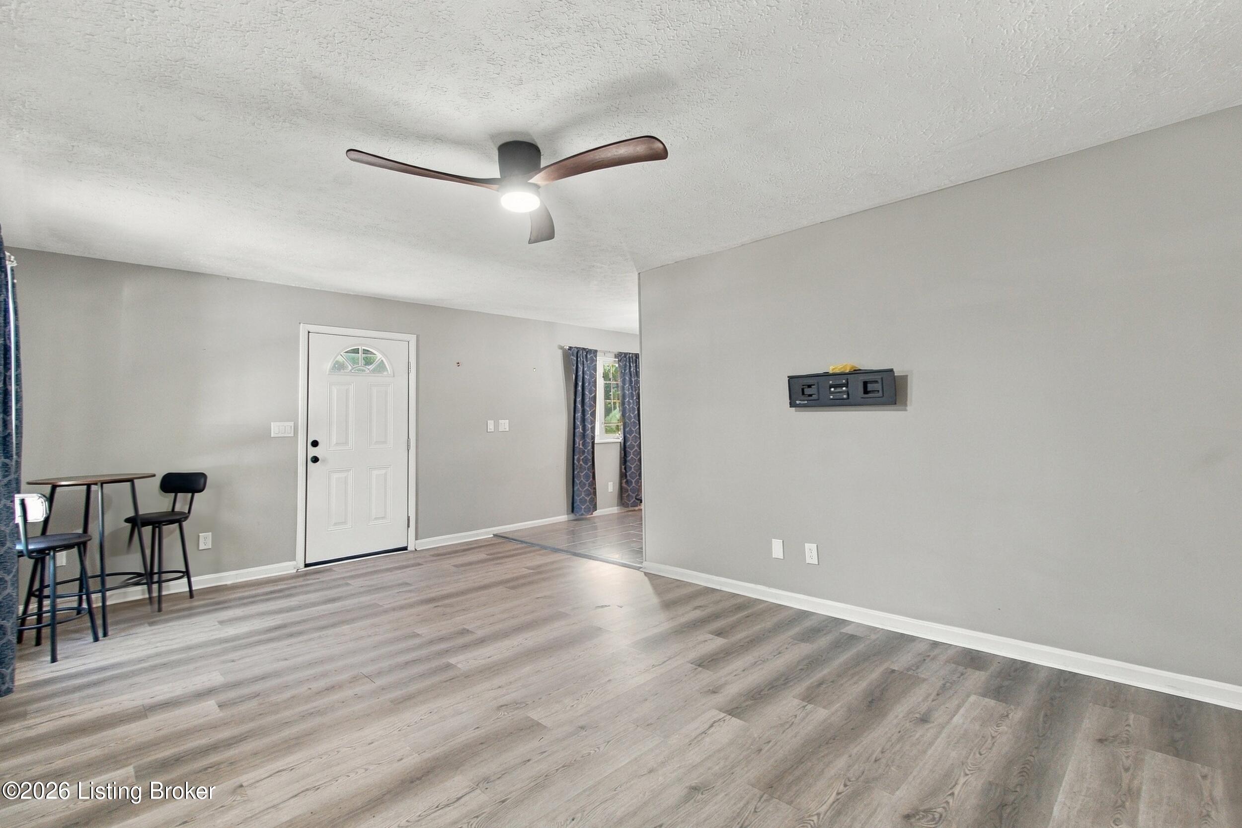 3008 Treeview Ct Property Photo 4