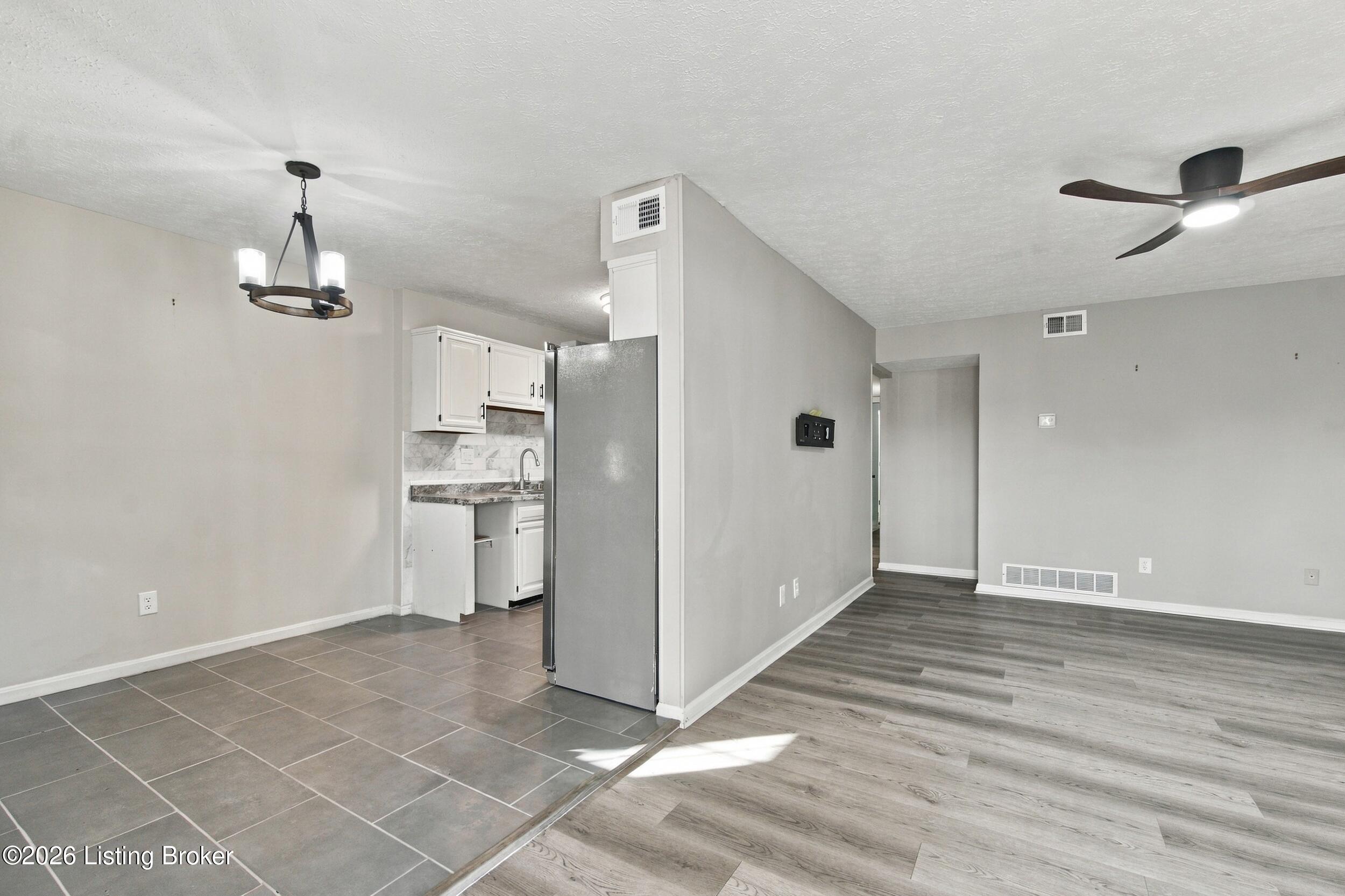 3008 Treeview Ct Property Photo 5