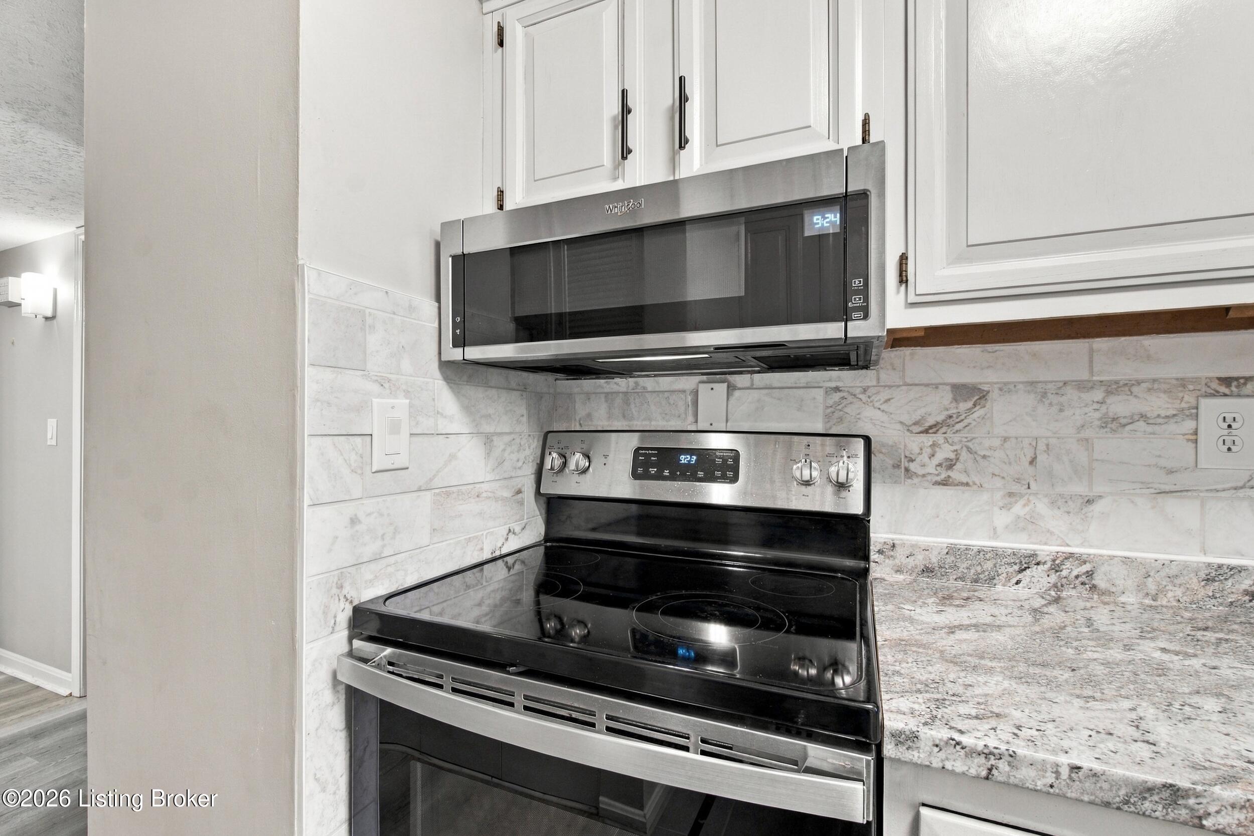 3008 Treeview Ct Property Photo 9