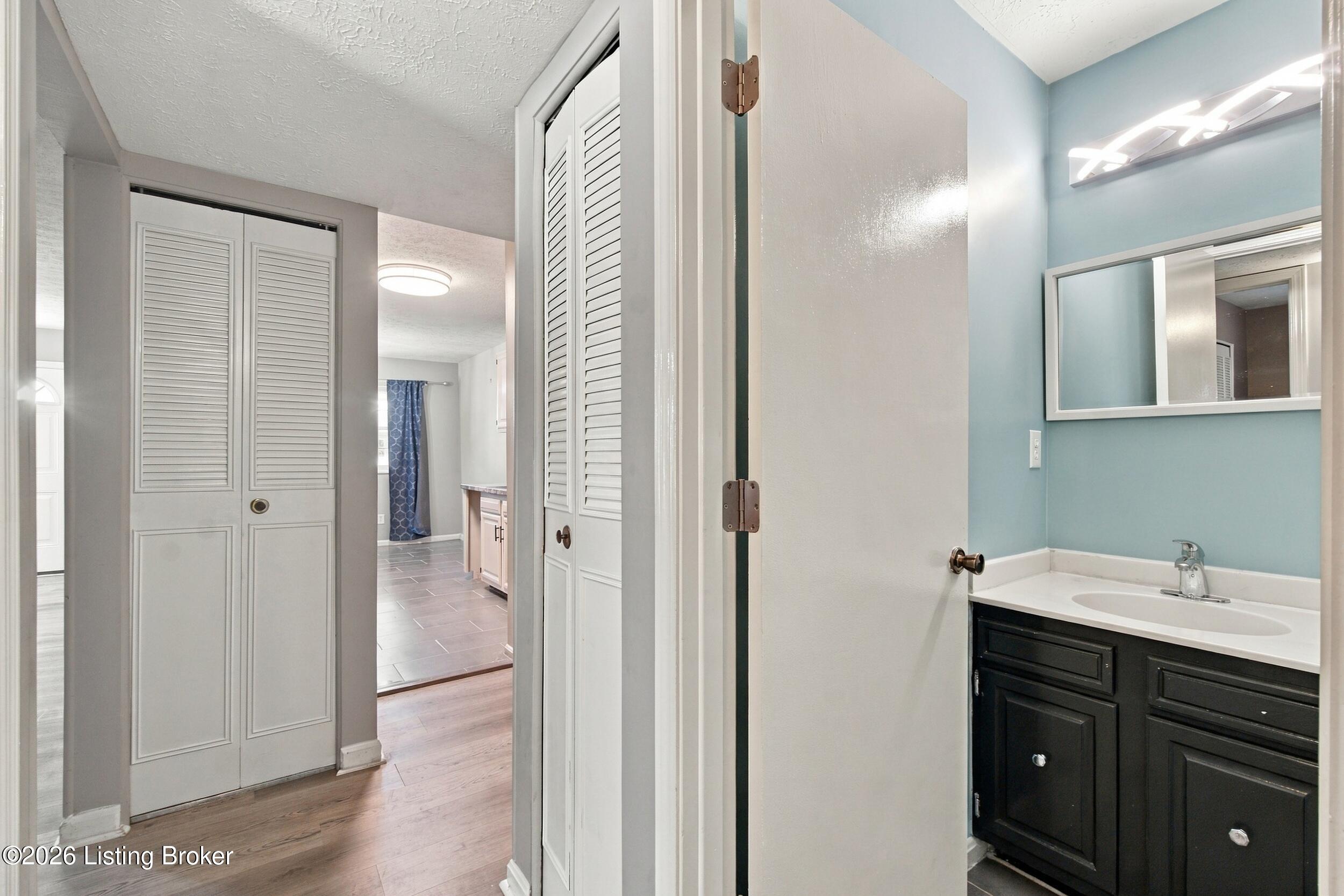3008 Treeview Ct Property Photo 22