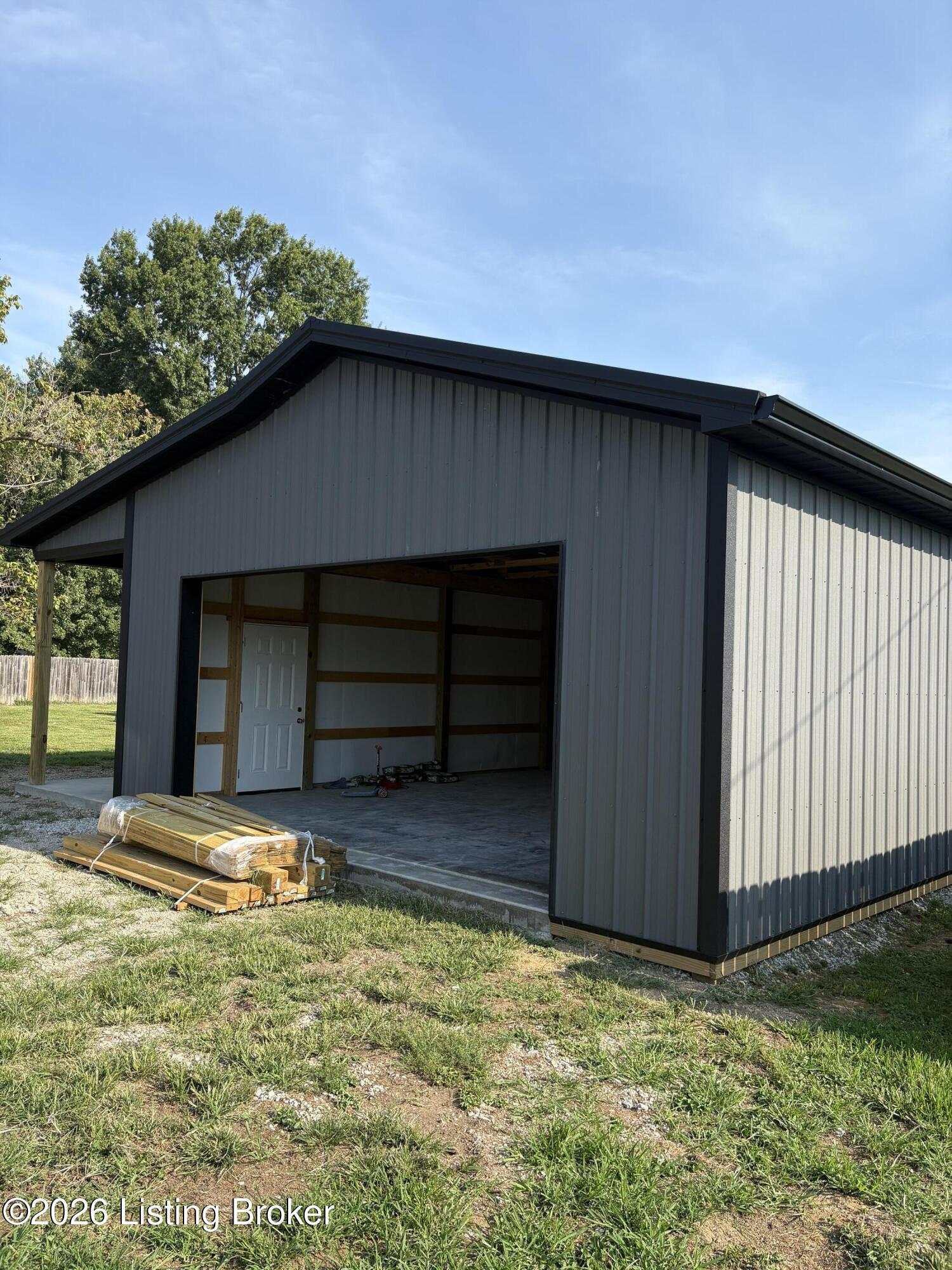2574 Zoneton Rd Property Photo 14