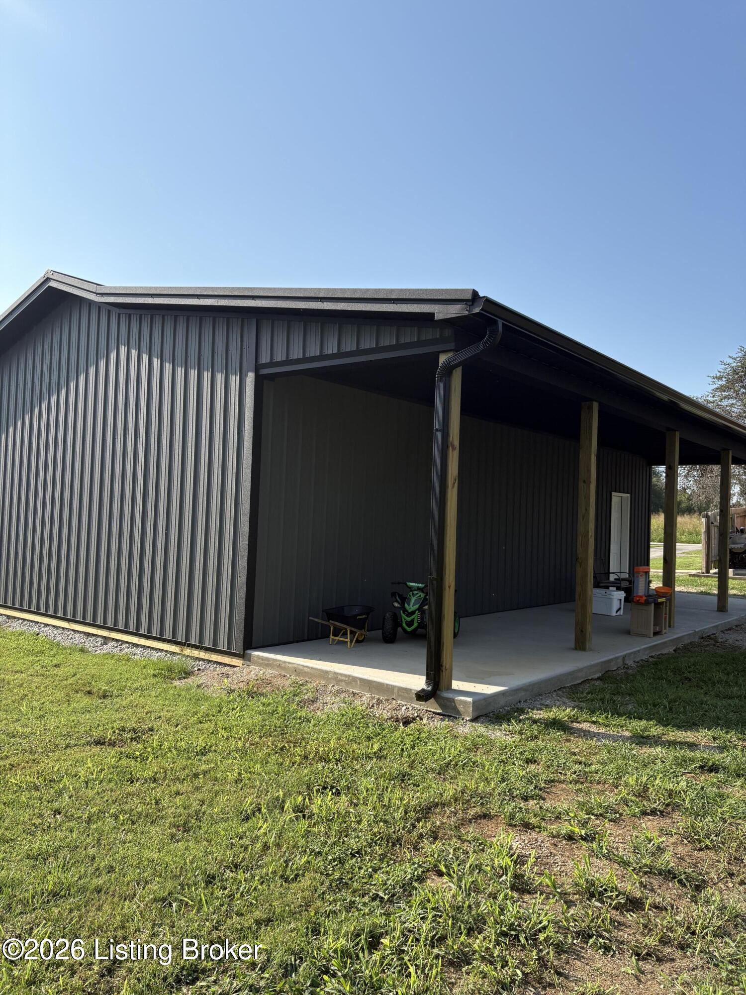 2574 Zoneton Rd Property Photo 17