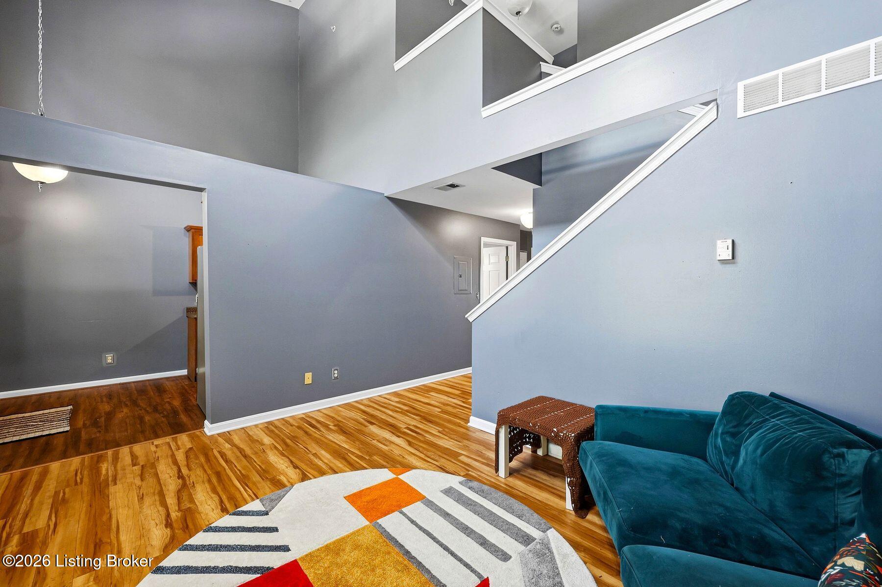 225 Crescent Hill Pl Apt 211 Property Photo 4