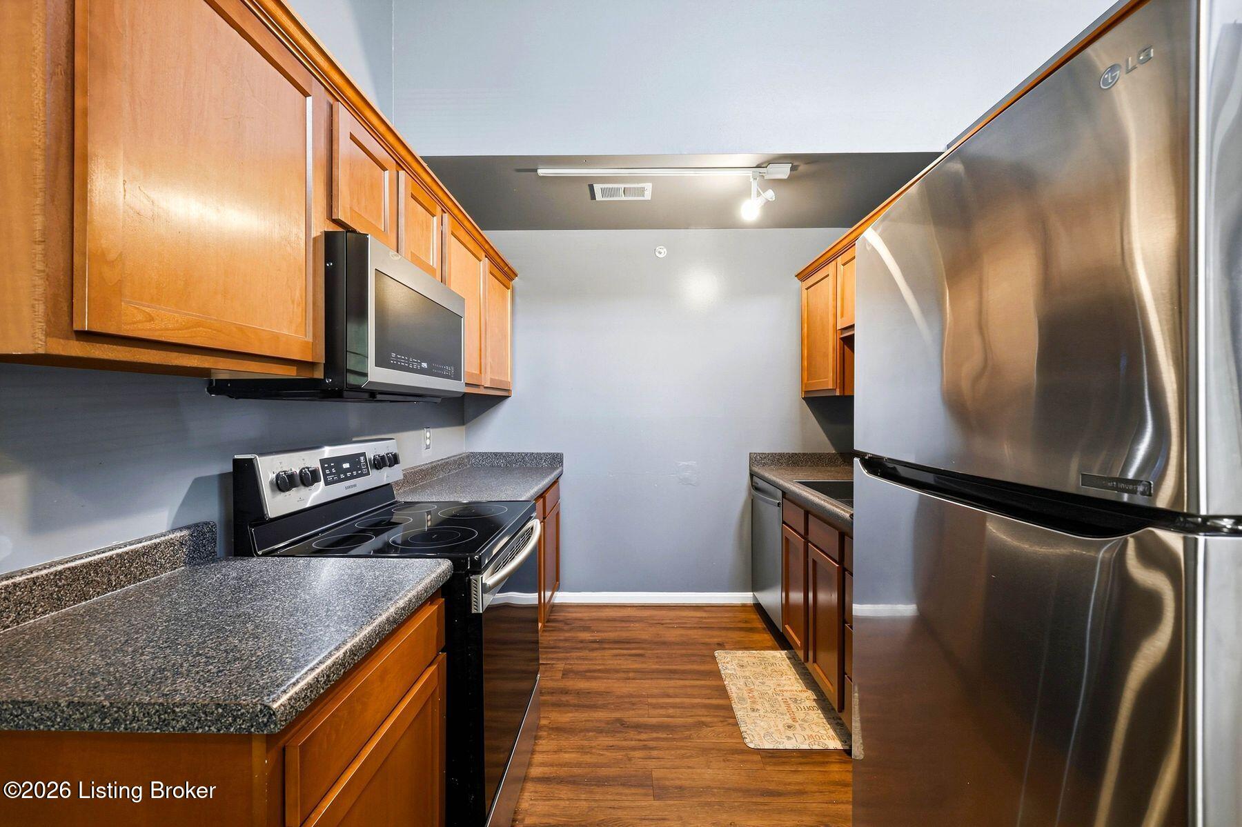 225 Crescent Hill Pl Apt 211 Property Photo 6