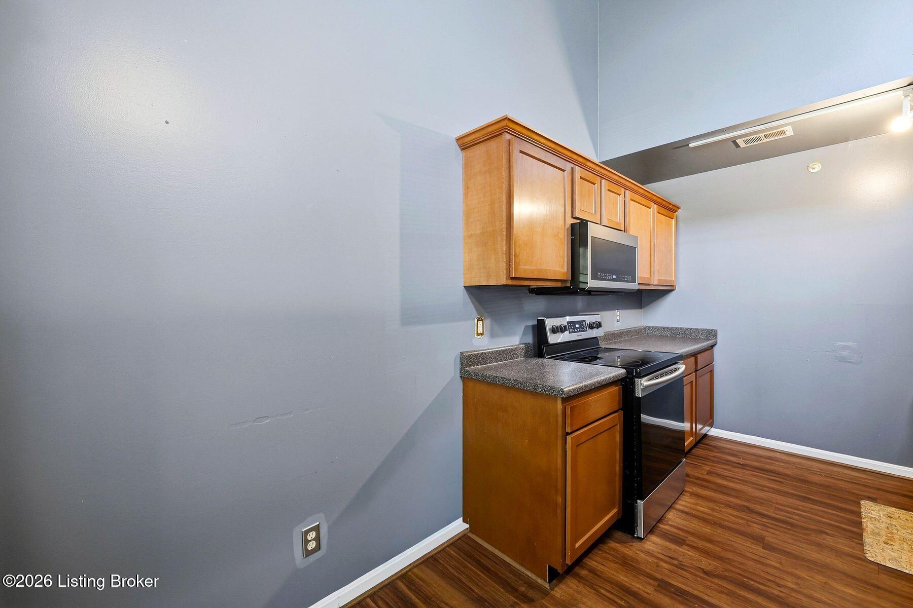 225 Crescent Hill Pl Apt 211 Property Photo 7