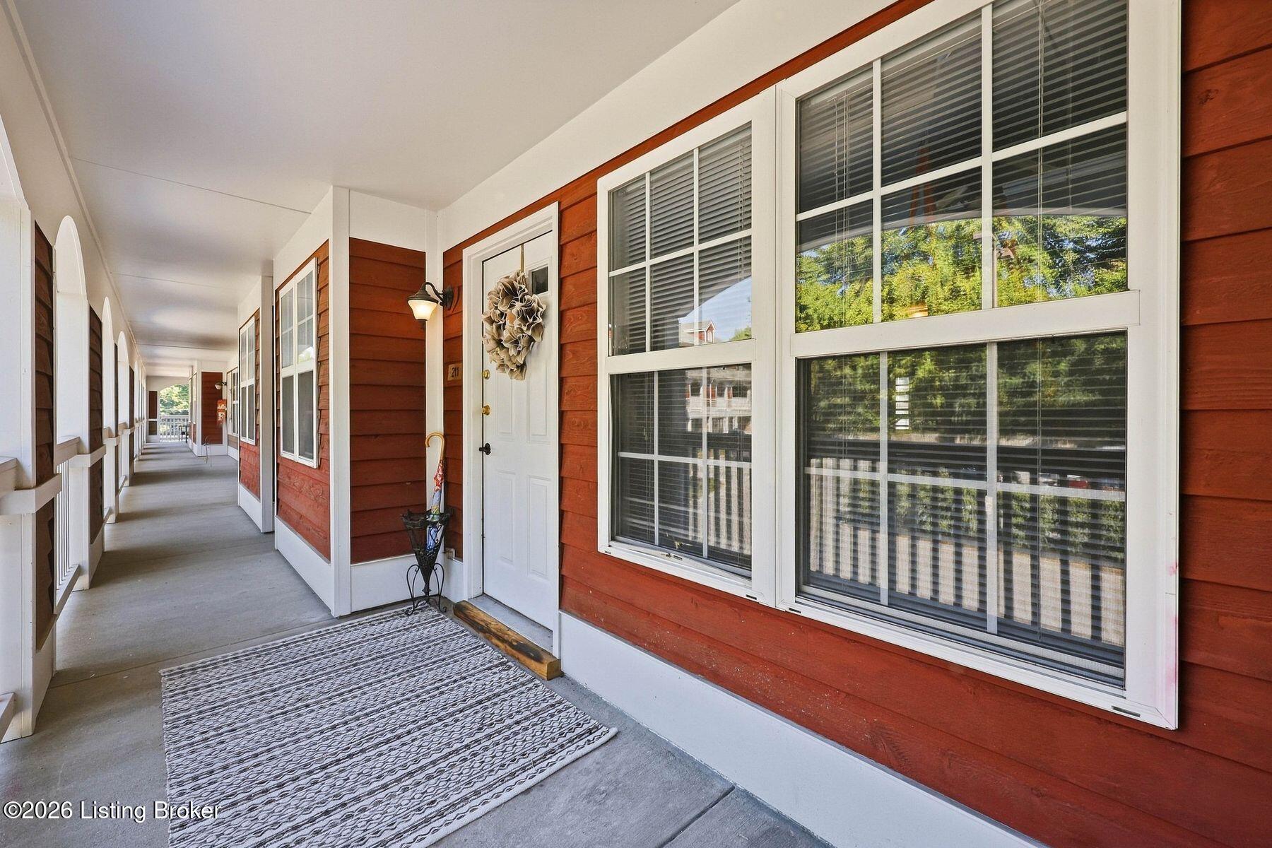 225 Crescent Hill Pl Apt 211 Property Photo 8