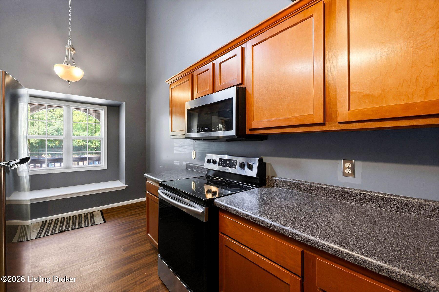 225 Crescent Hill Pl Apt 211 Property Photo 9