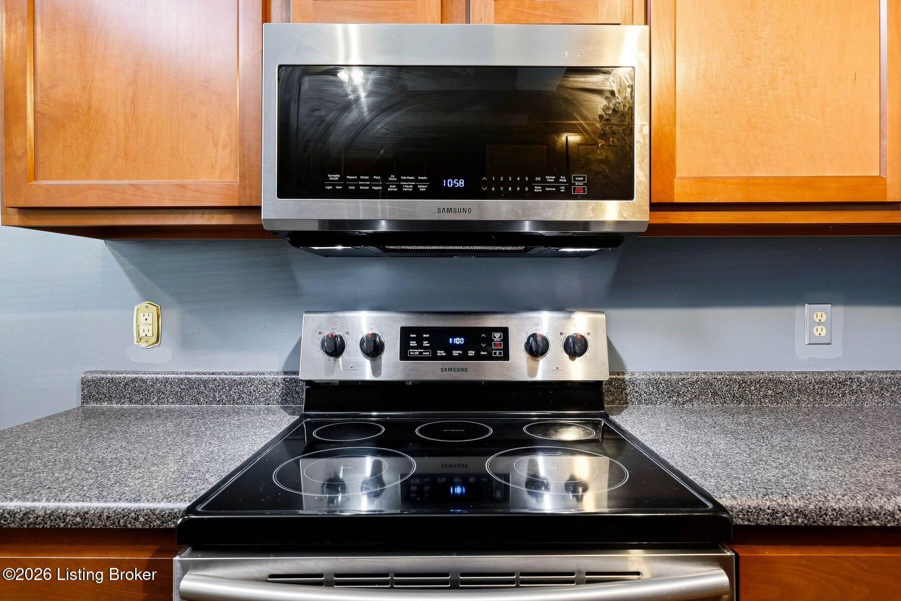 225 Crescent Hill Pl Apt 211 Property Photo 24