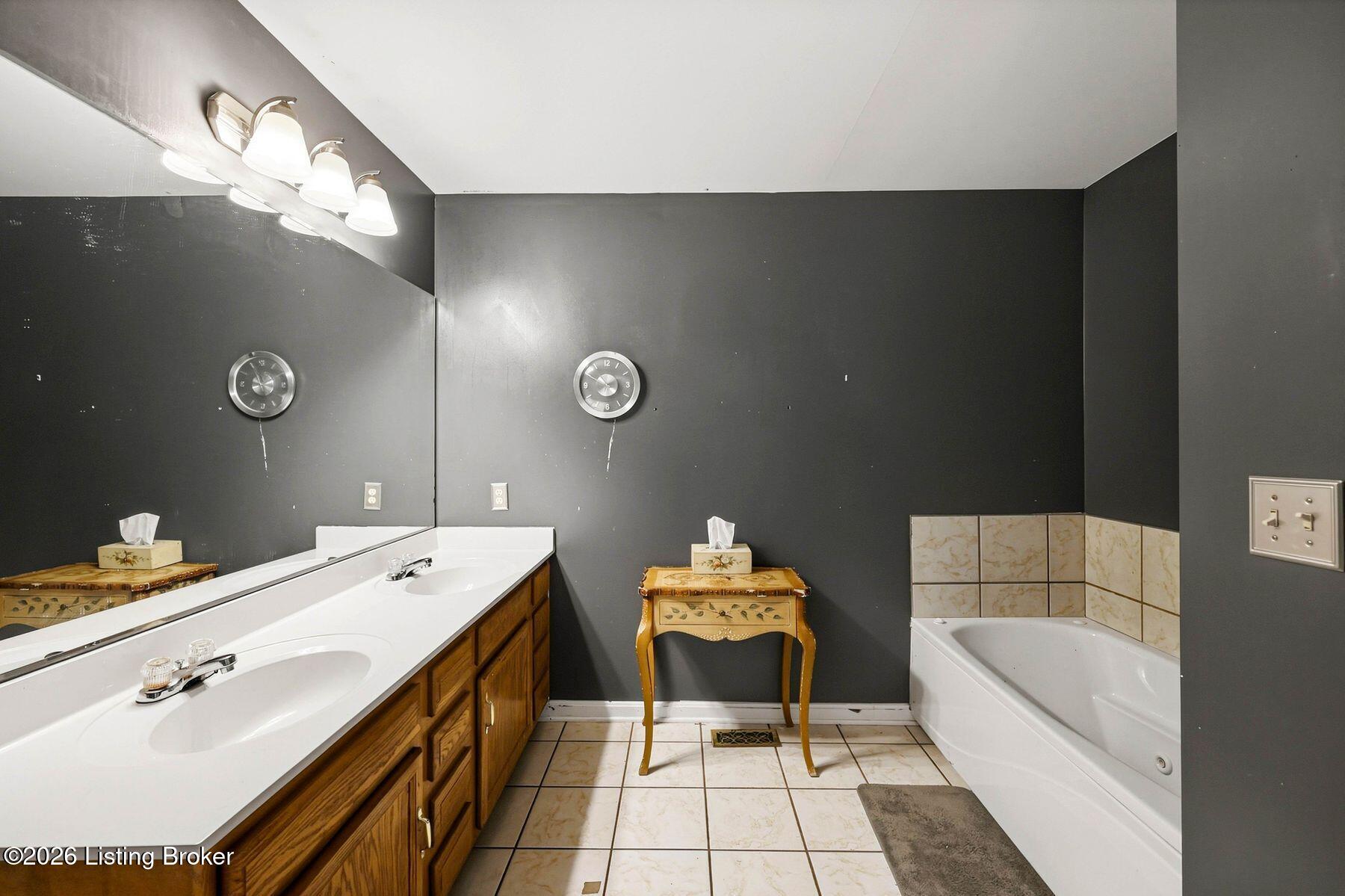 225 Crescent Hill Pl Apt 211 Property Photo 33