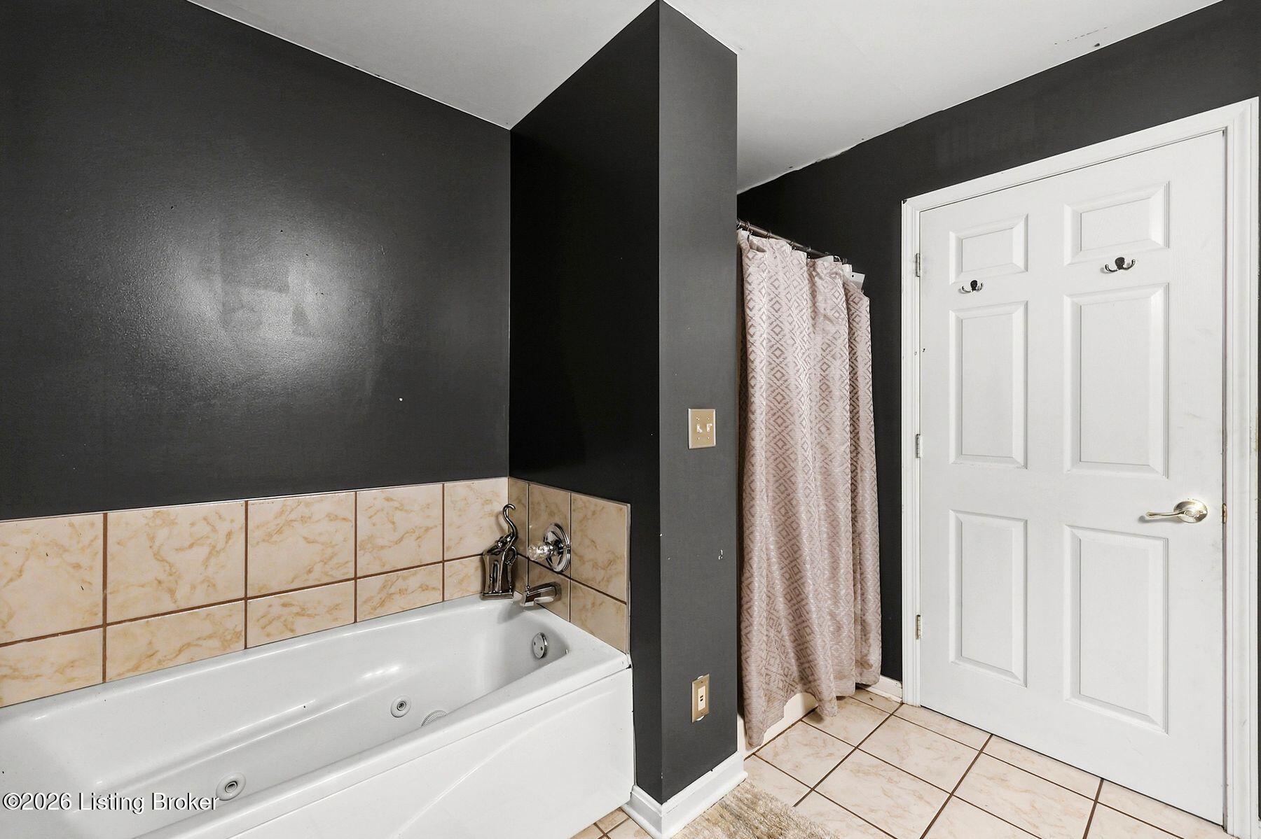 225 Crescent Hill Pl Apt 211 Property Photo 35