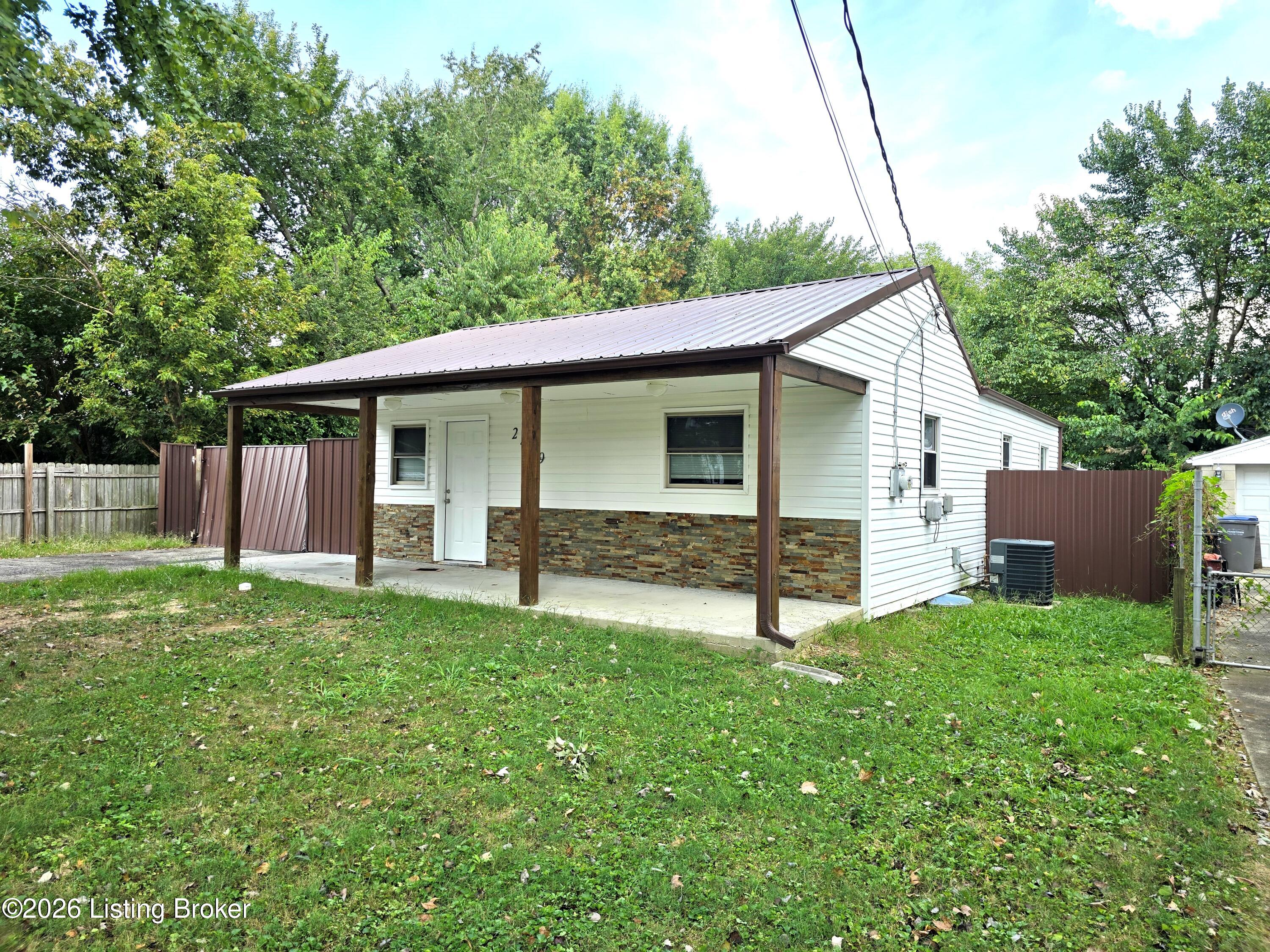 2419 Helen Ave Property Photo 1