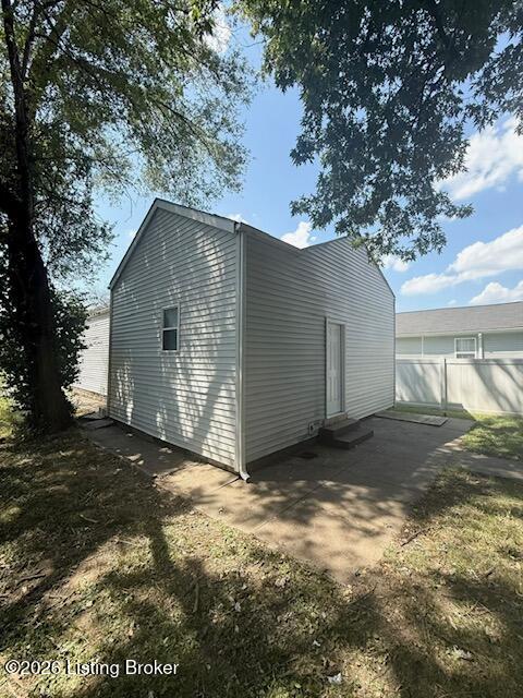 1843 Lytle St Property Photo 3