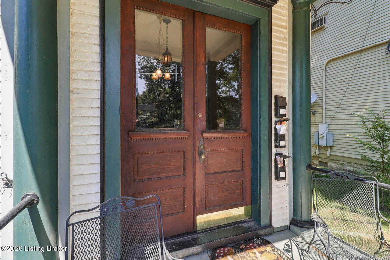 2063 Sherwood Ave Property Photo 4
