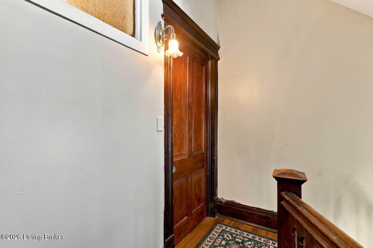 2063 Sherwood Ave Property Photo 8