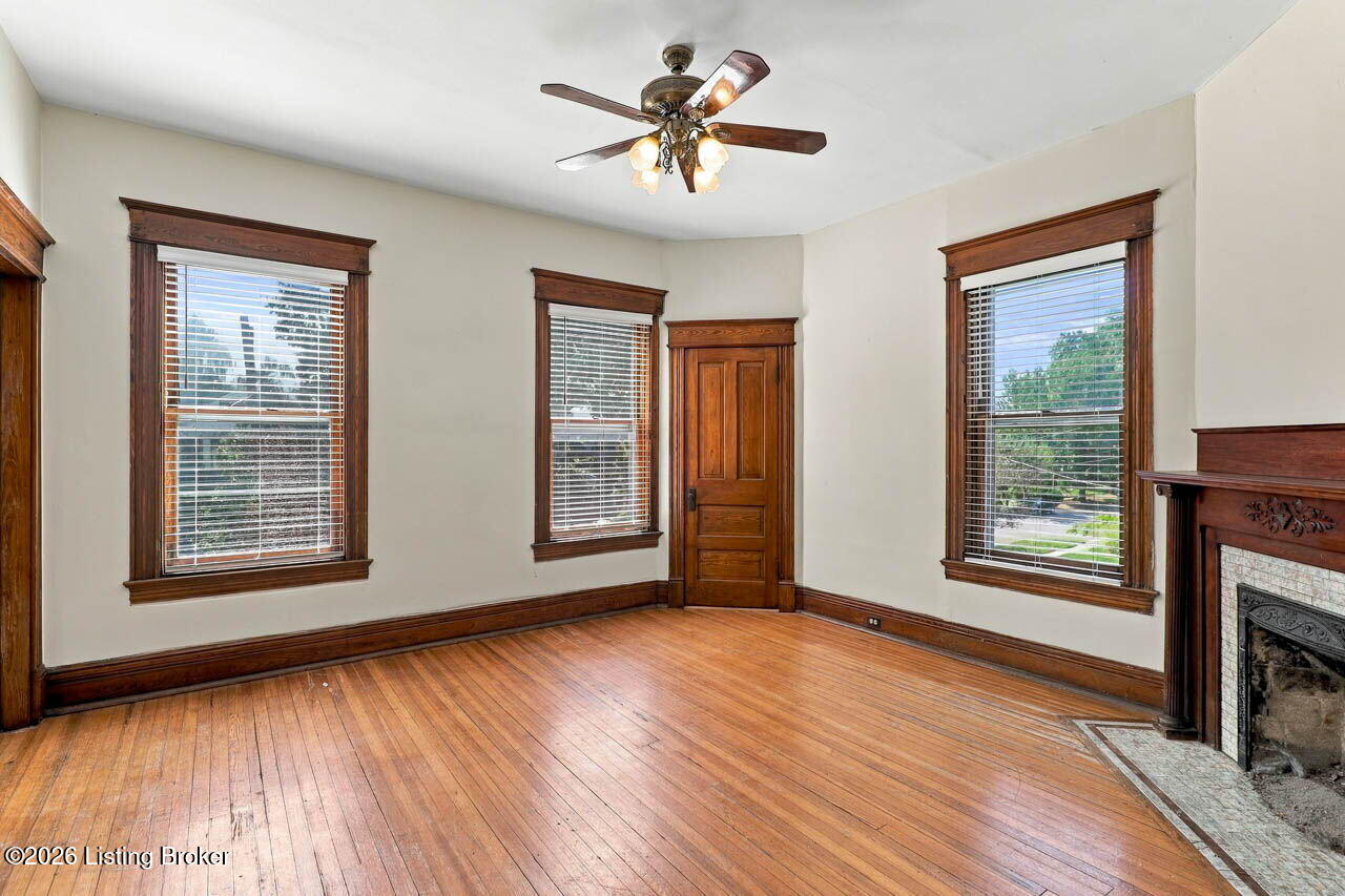 2063 Sherwood Ave Property Photo 11
