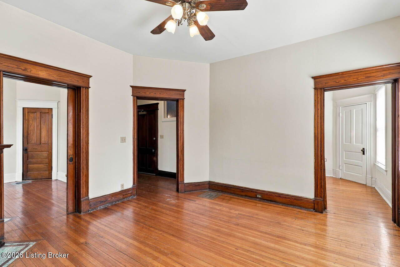 2063 Sherwood Ave Property Photo 13