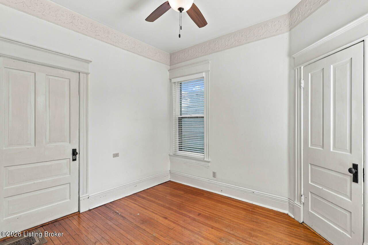 2063 Sherwood Ave Property Photo 14