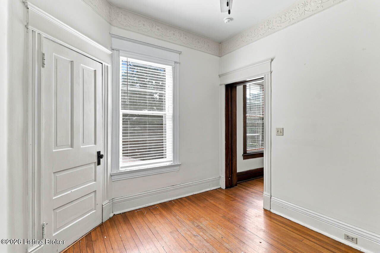2063 Sherwood Ave Property Photo 15