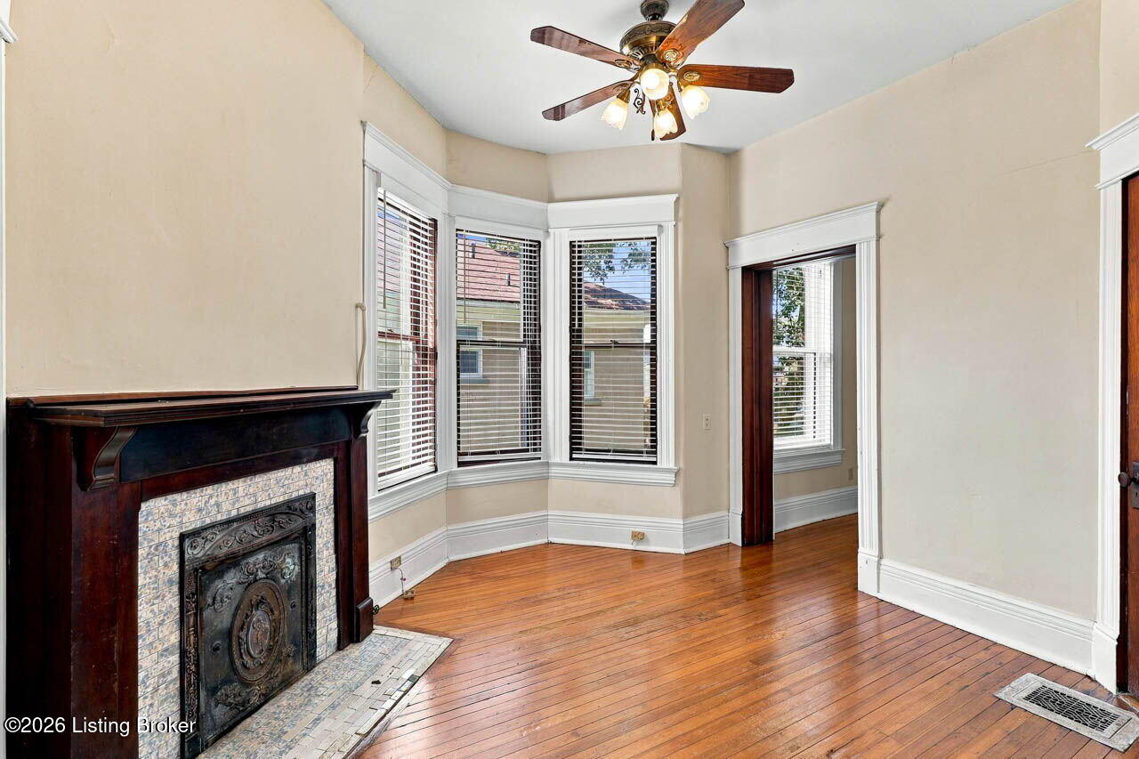 2063 Sherwood Ave Property Photo 16
