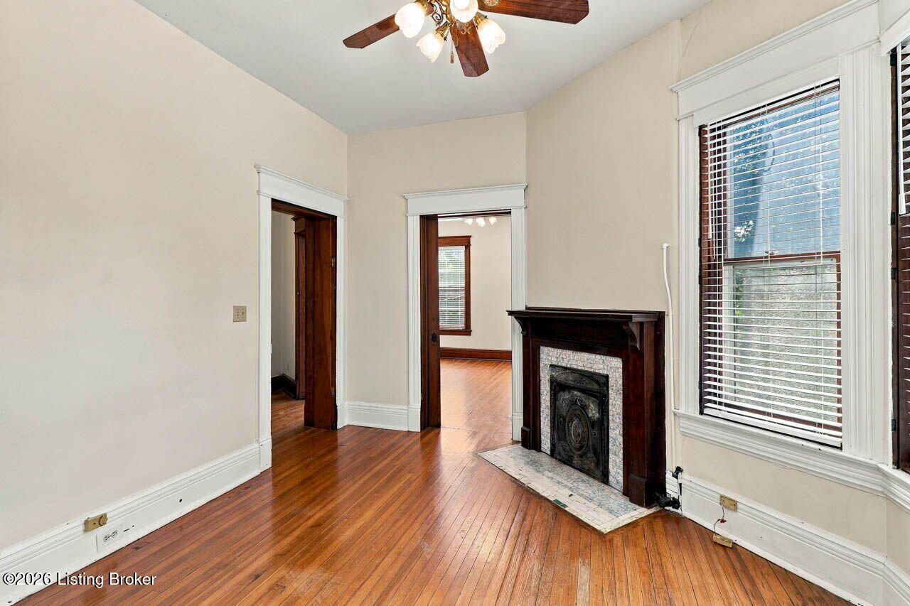 2063 Sherwood Ave Property Photo 17