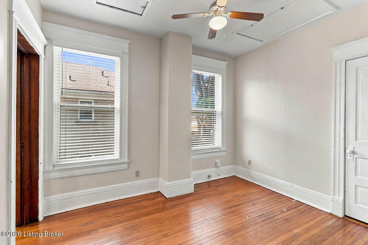 2063 Sherwood Ave Property Photo 18