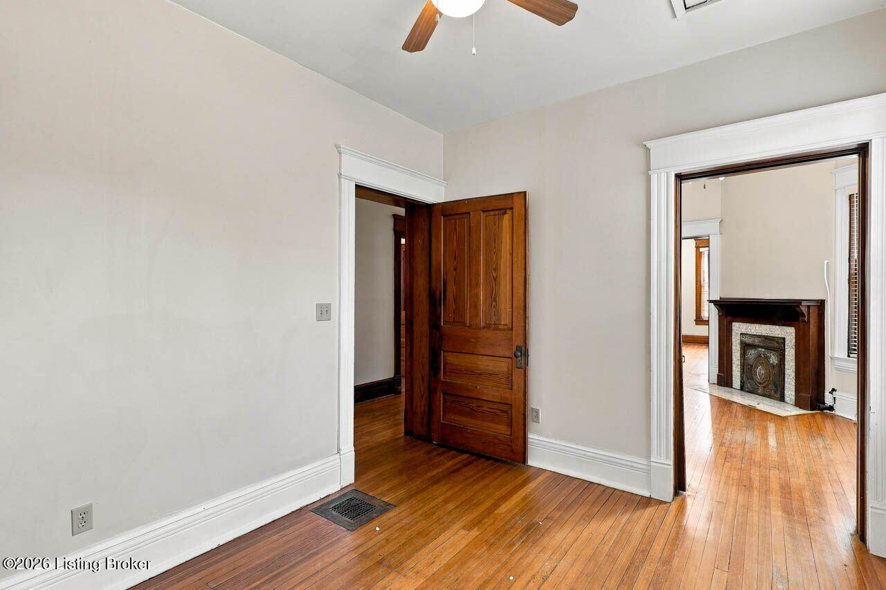 2063 Sherwood Ave Property Photo 19