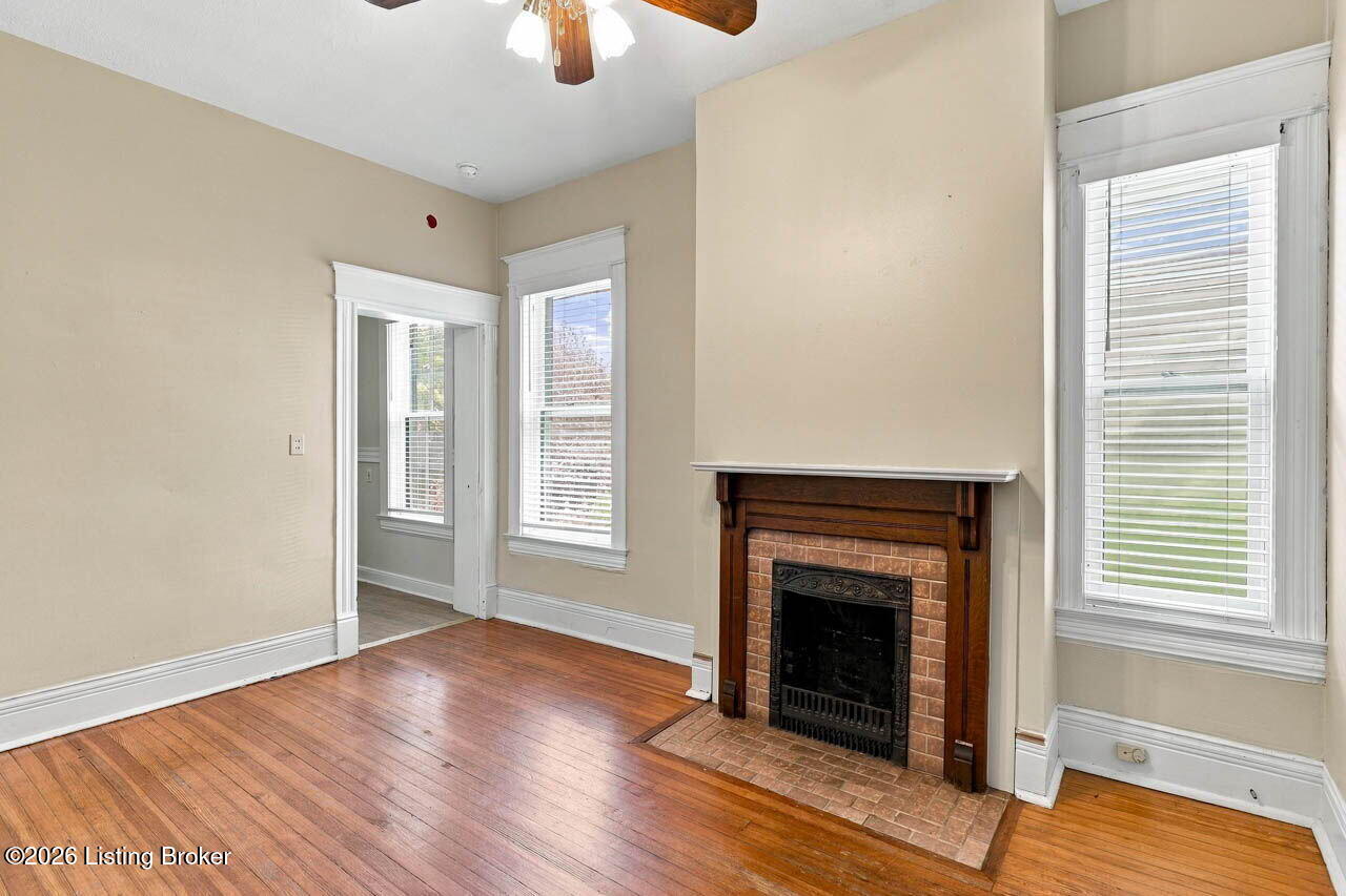 2063 Sherwood Ave Property Photo 28