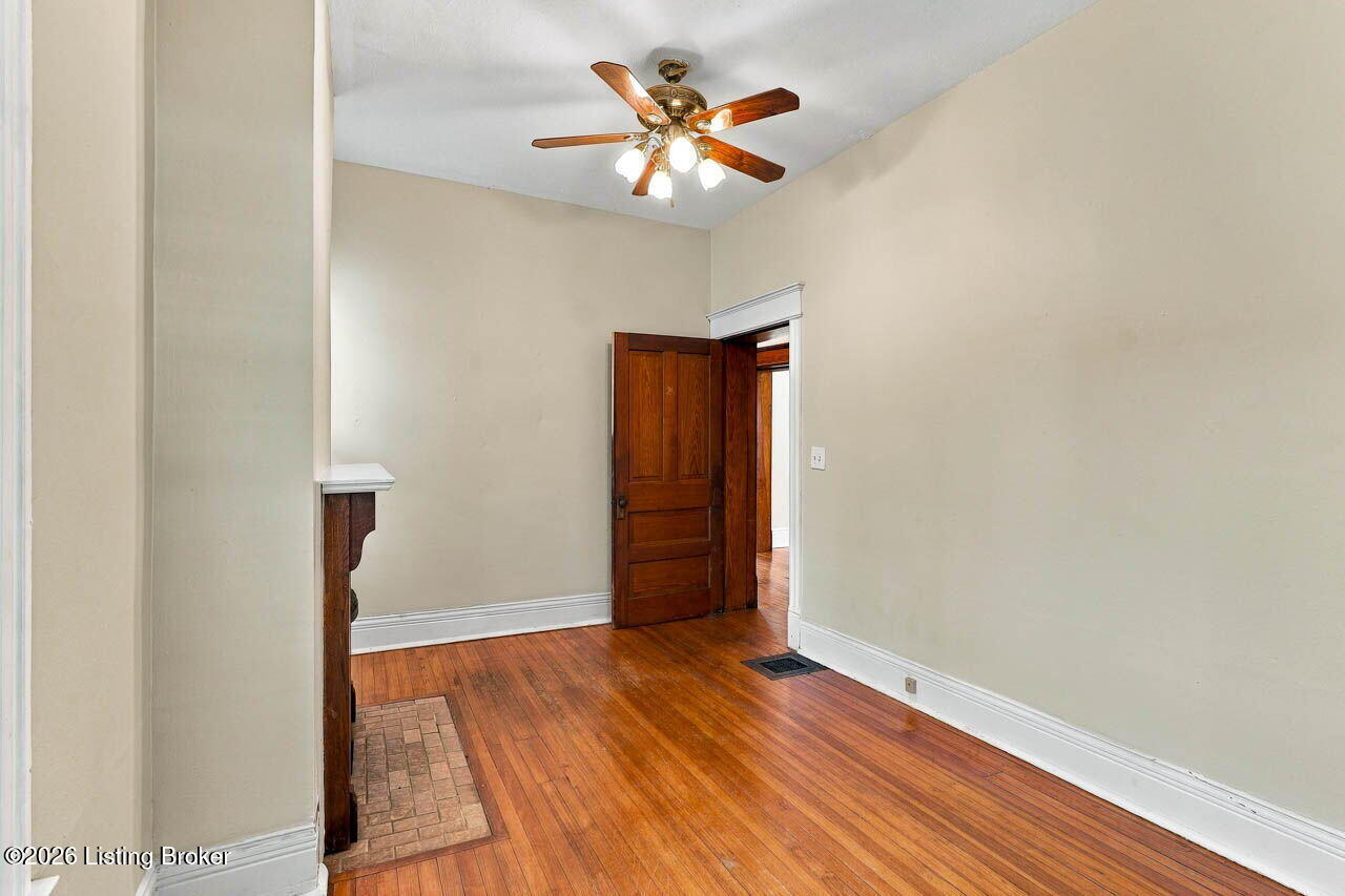 2063 Sherwood Ave Property Photo 29