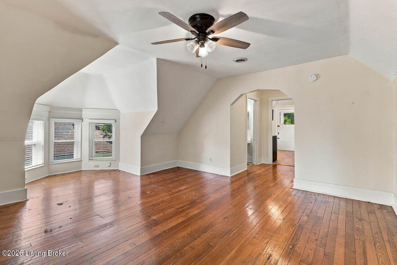 2063 Sherwood Ave Property Photo 33